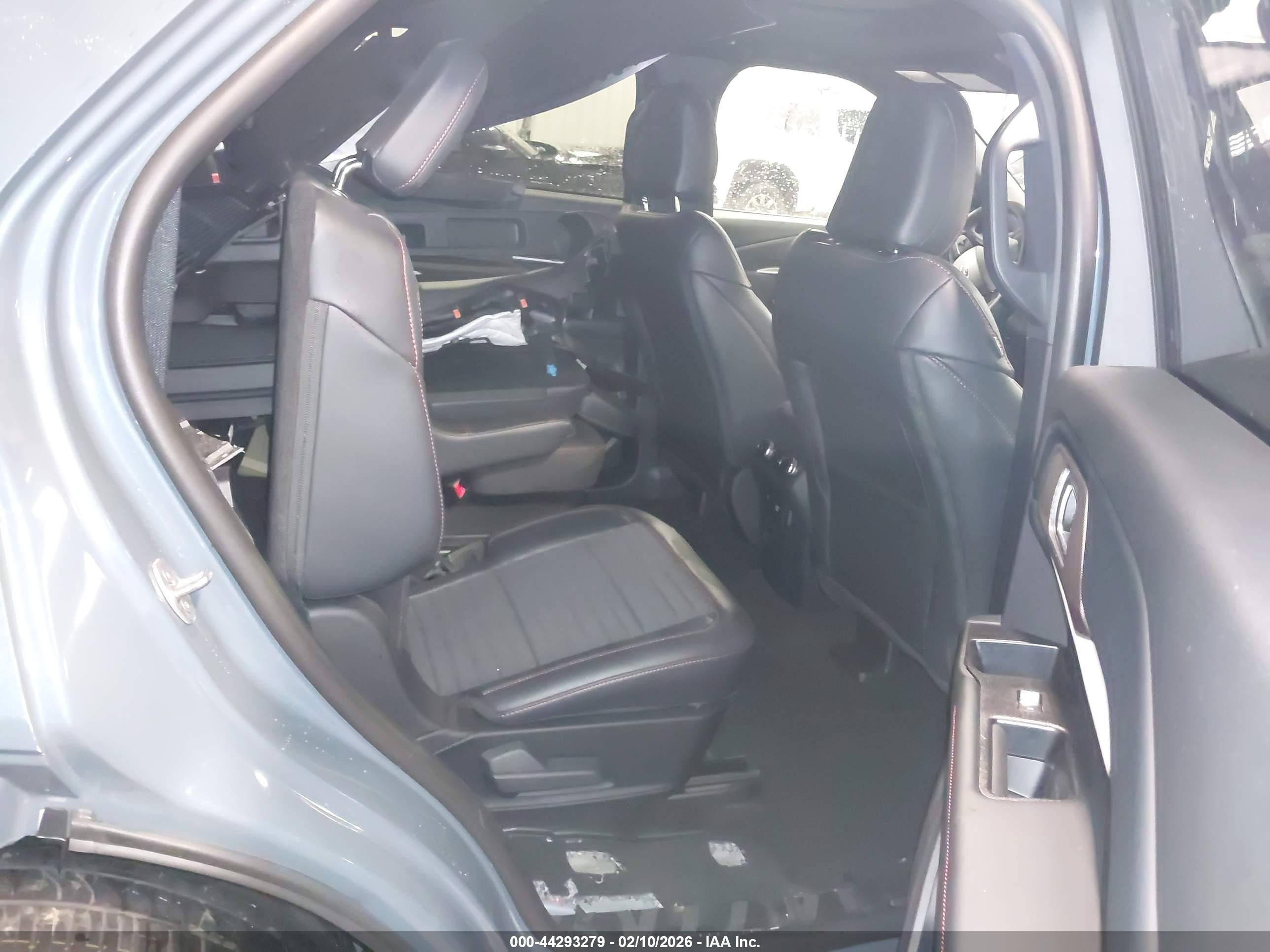 FORD EXPLORER image 8