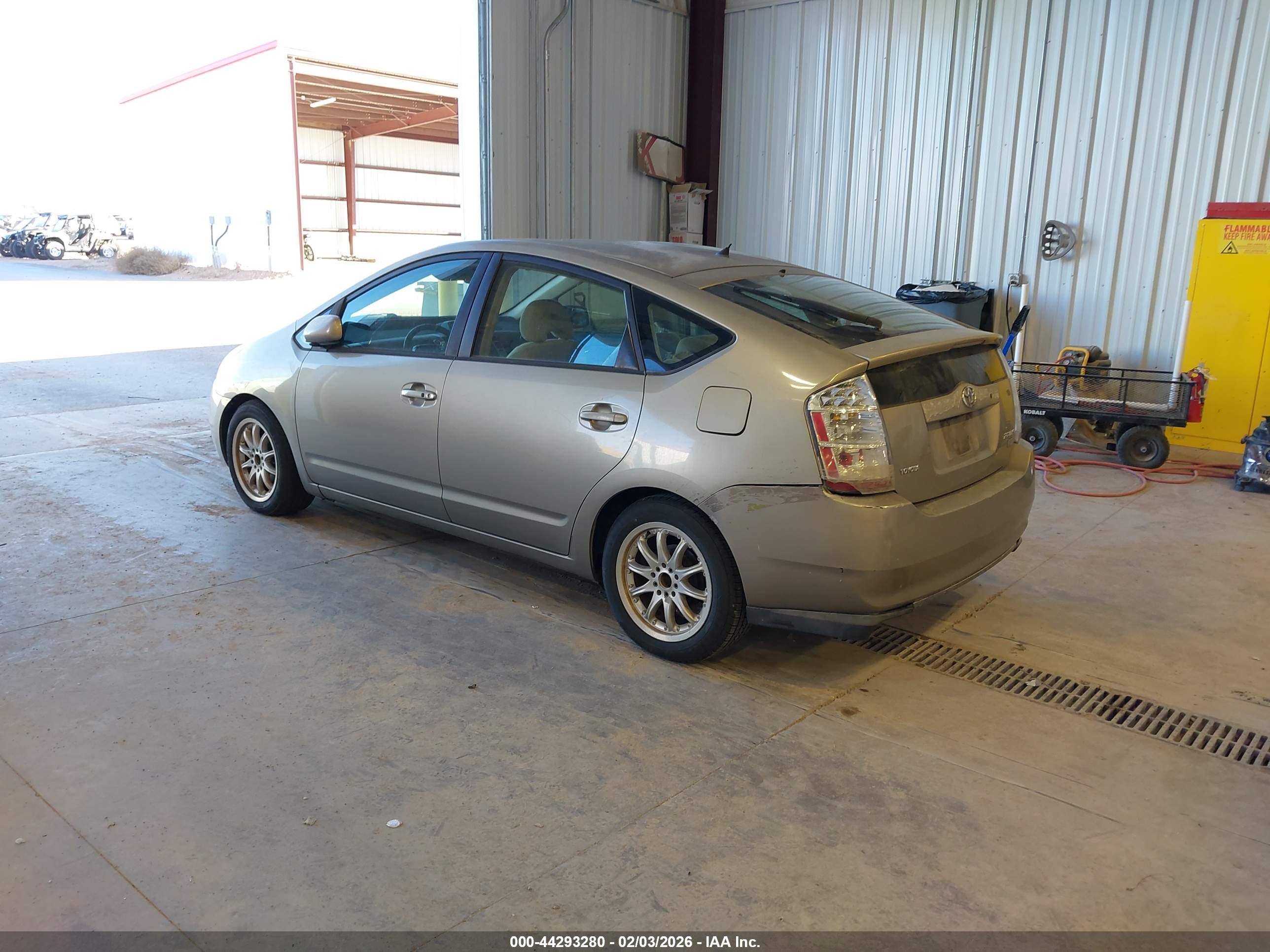 TOYOTA PRIUS image 3