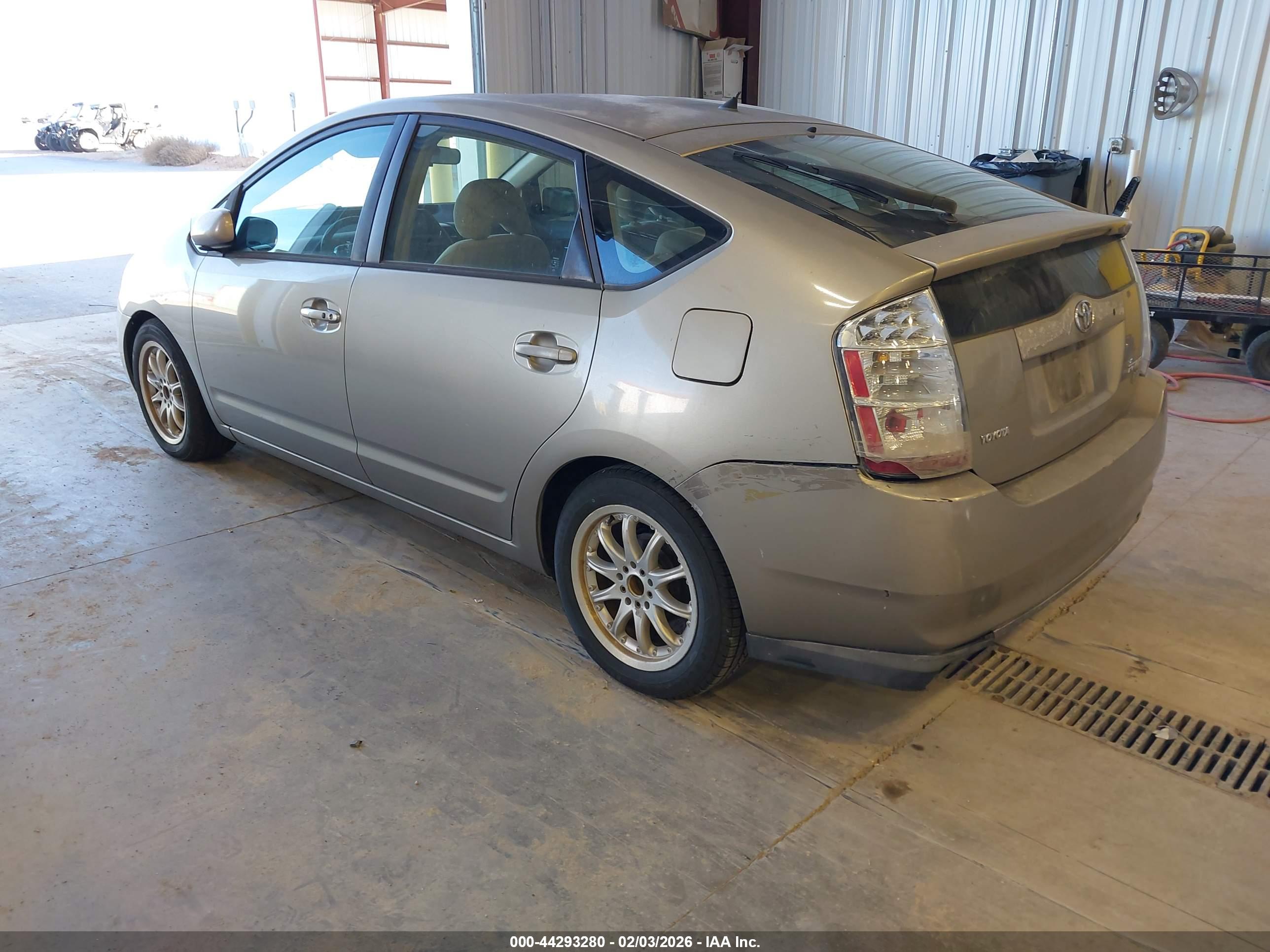 TOYOTA PRIUS image 6