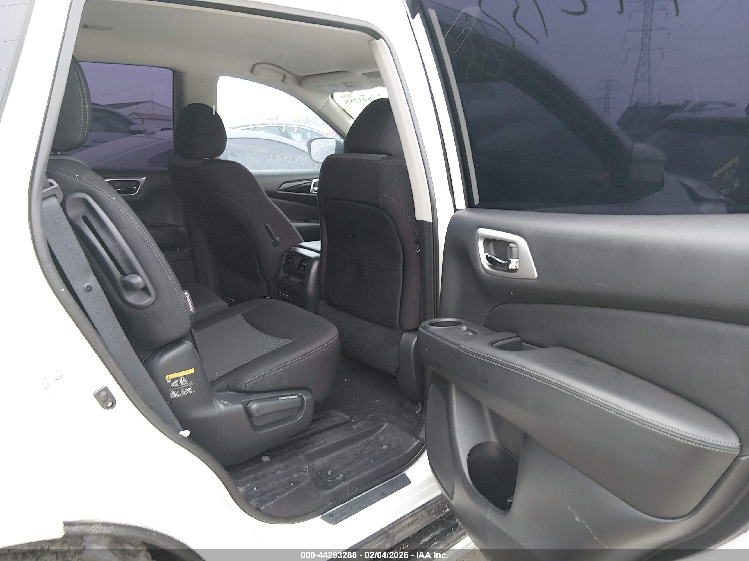 NISSAN PATHFINDER image 8