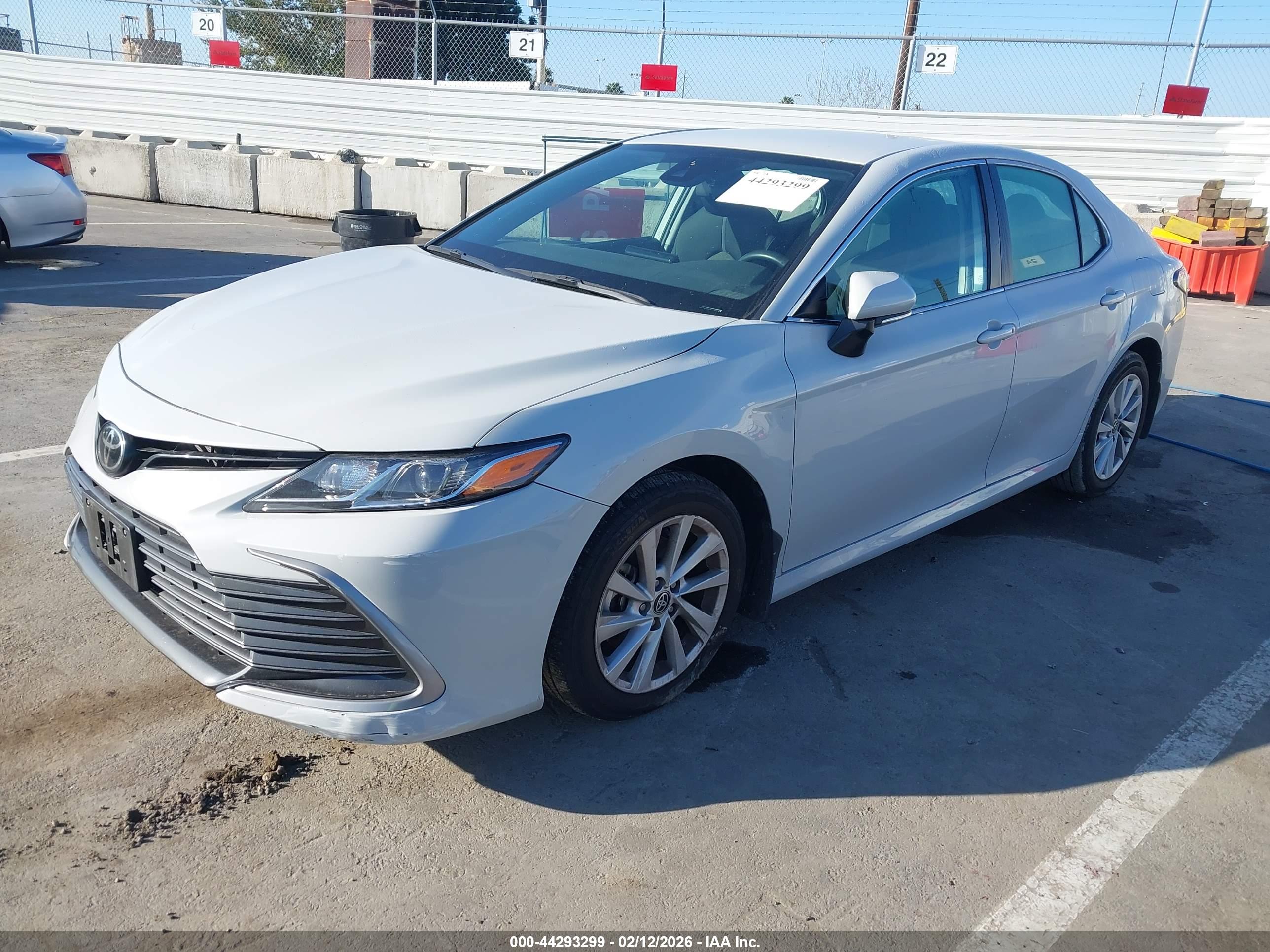 TOYOTA CAMRY image 2