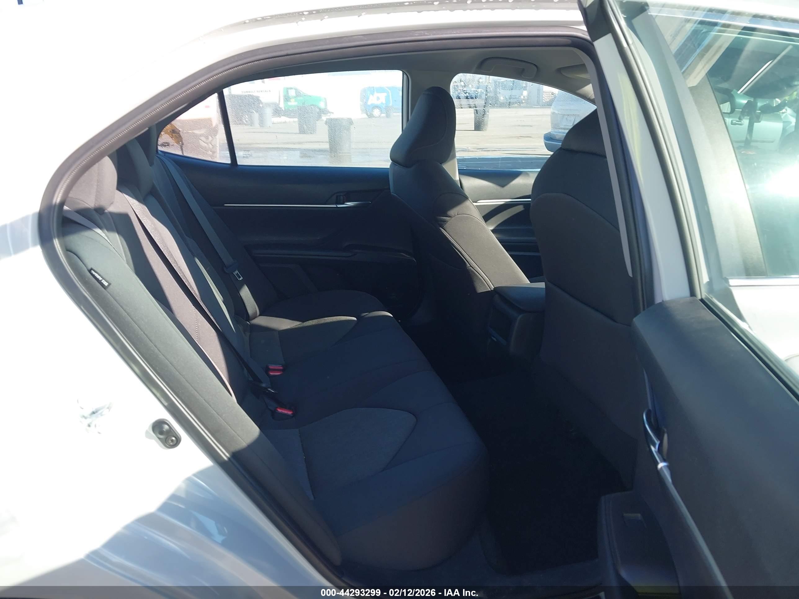 TOYOTA CAMRY image 8