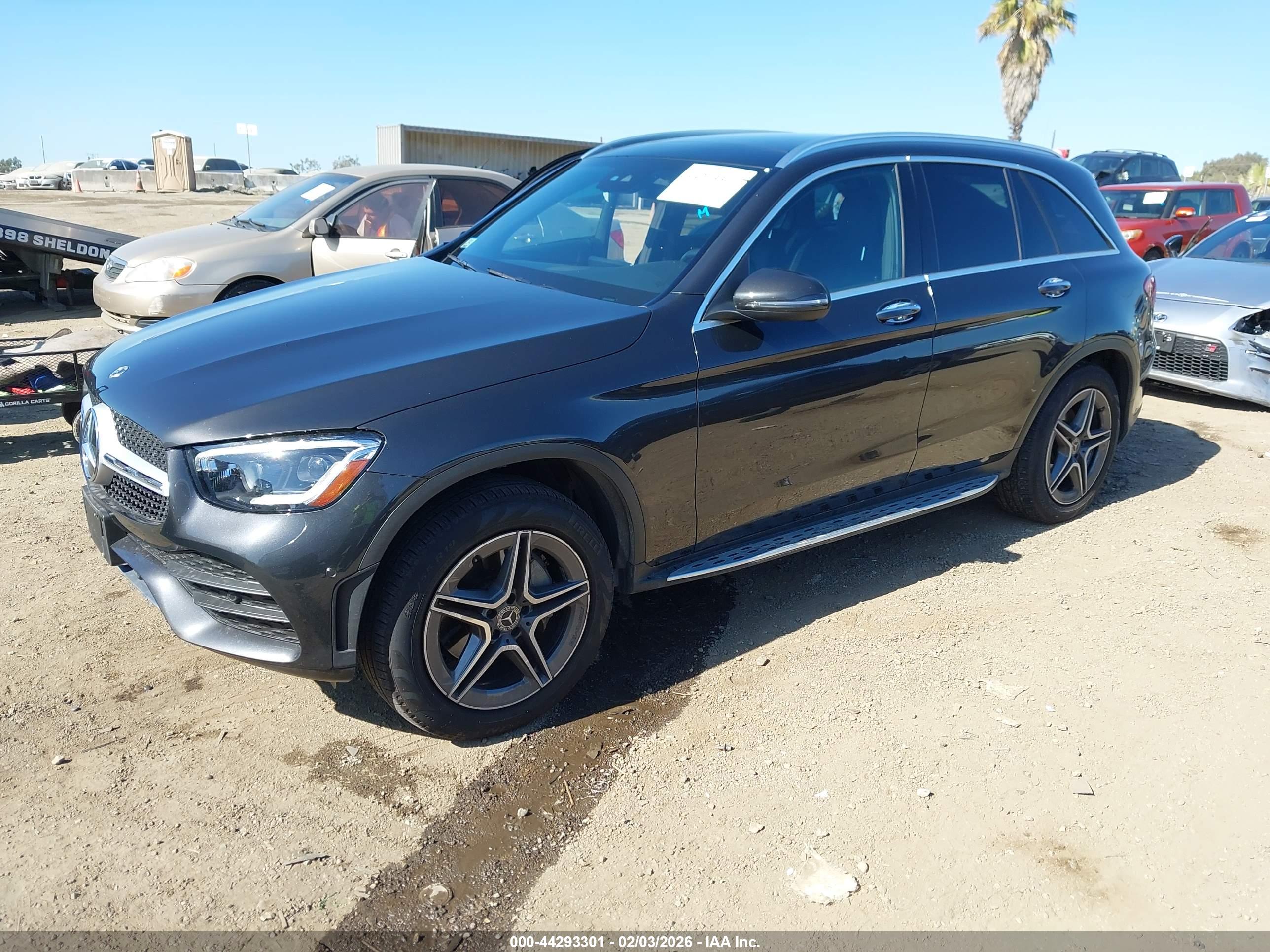 MERCEDES-BENZ GLC image 2