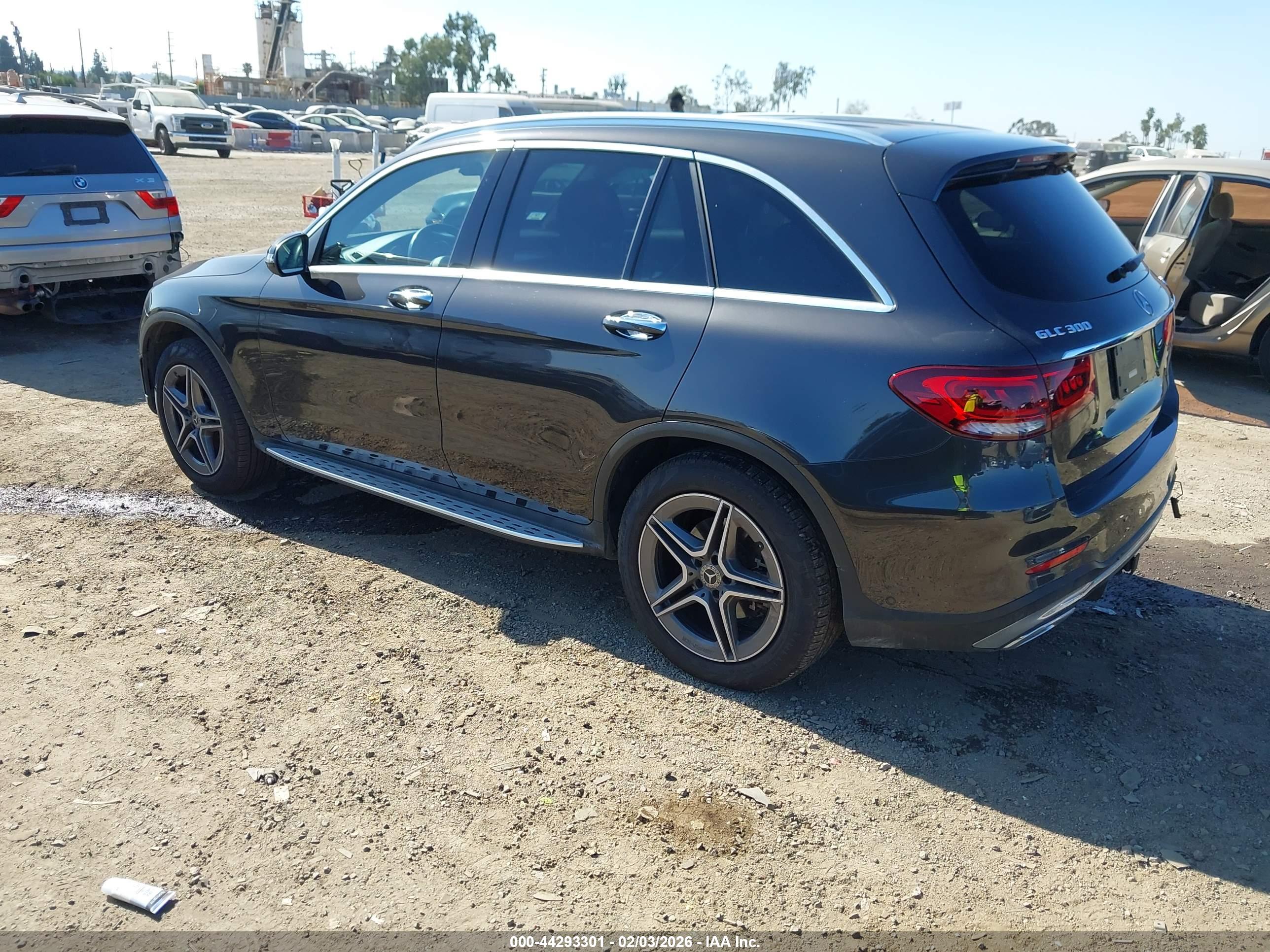 MERCEDES-BENZ GLC image 3