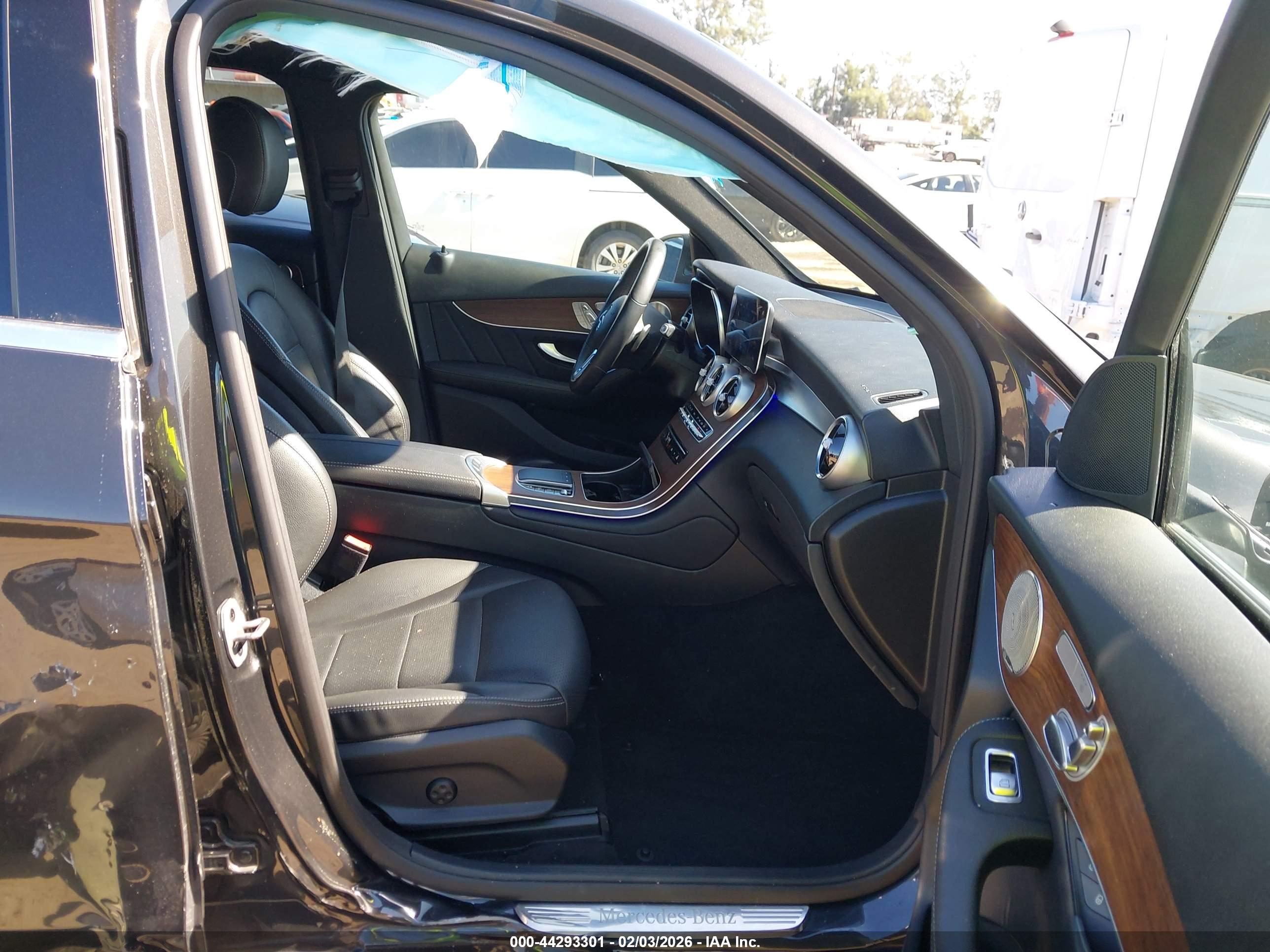 MERCEDES-BENZ GLC image 5