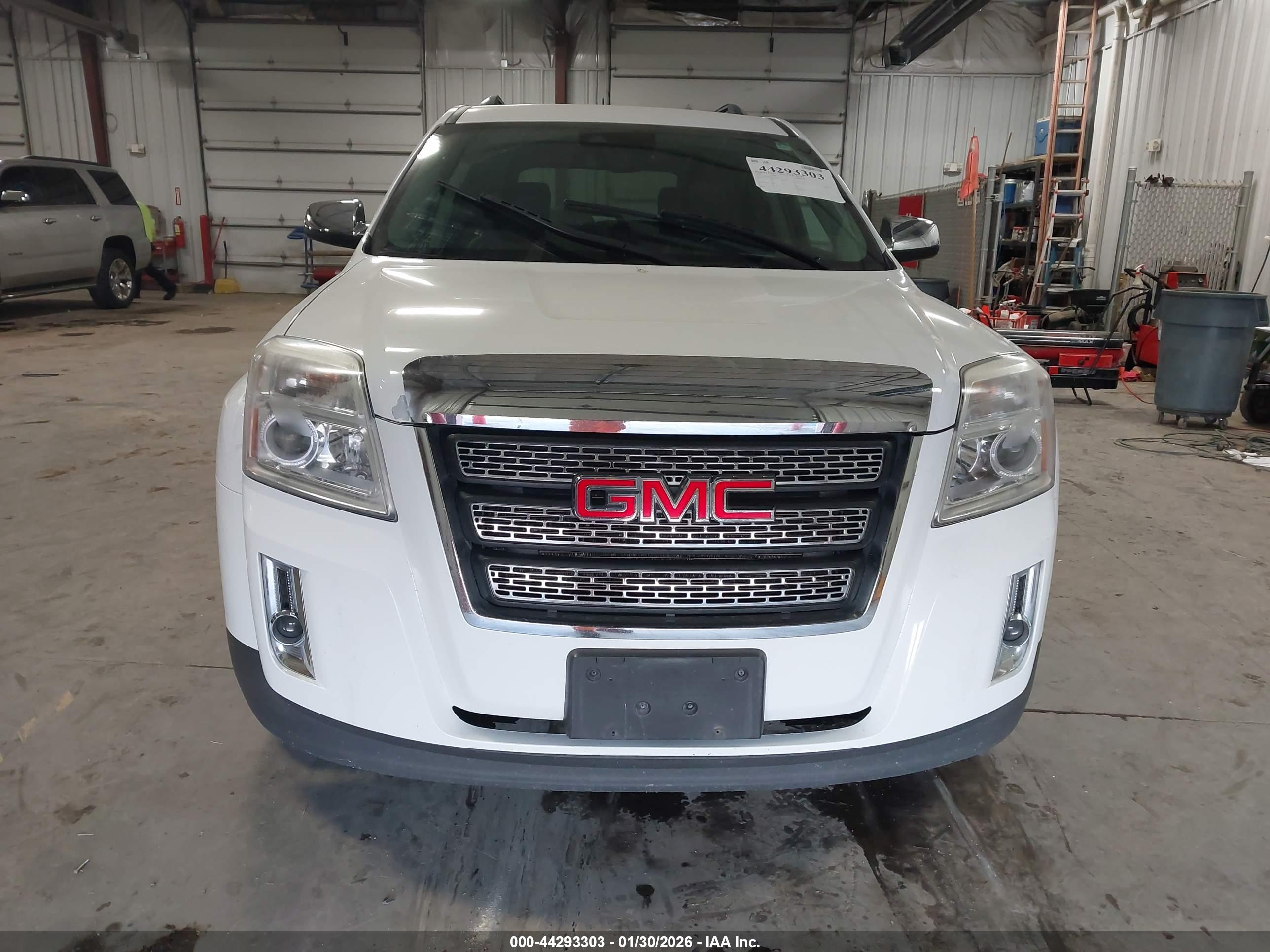 GMC TERRAIN image 6