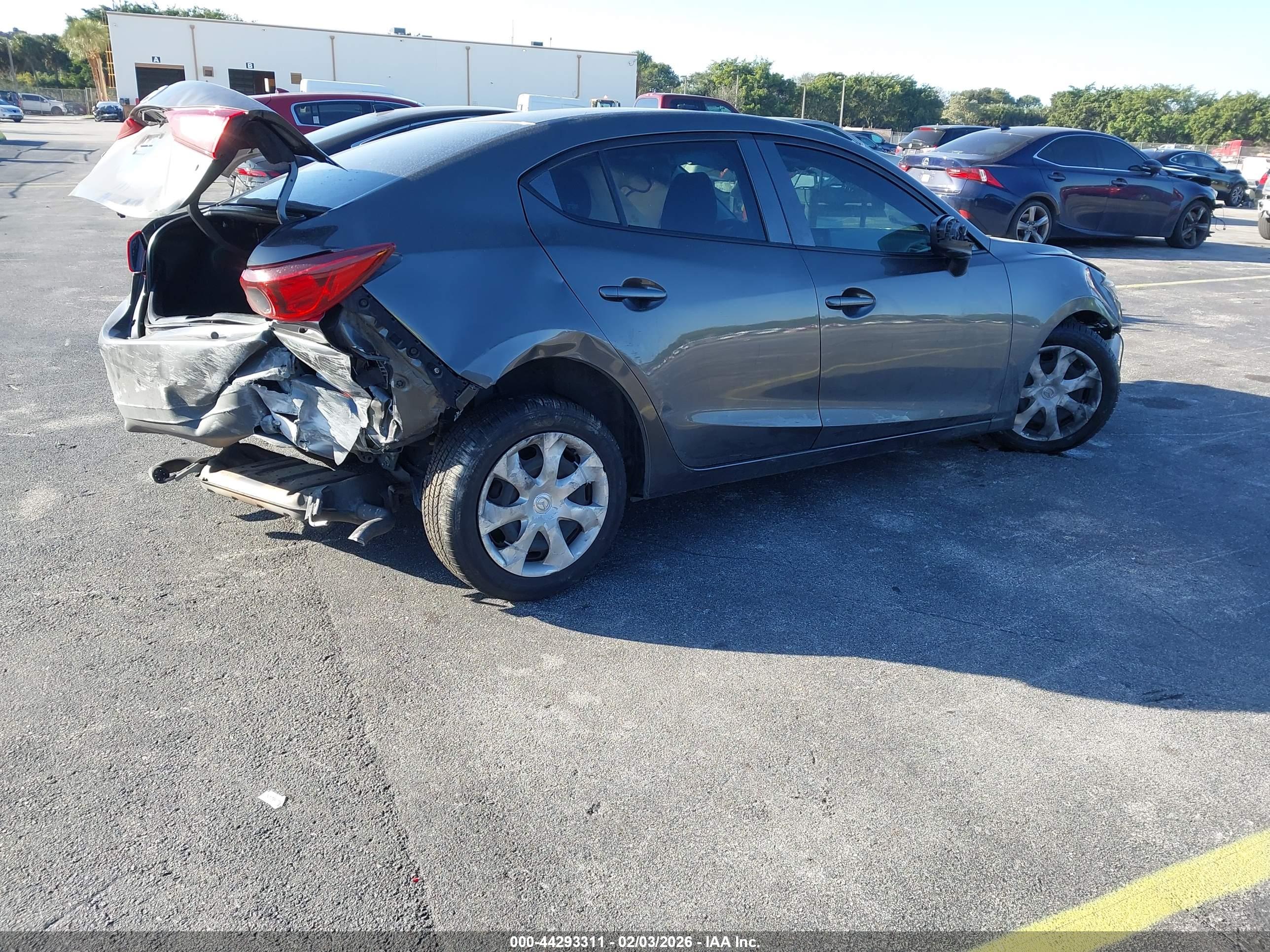 MAZDA MAZDA3 image 4