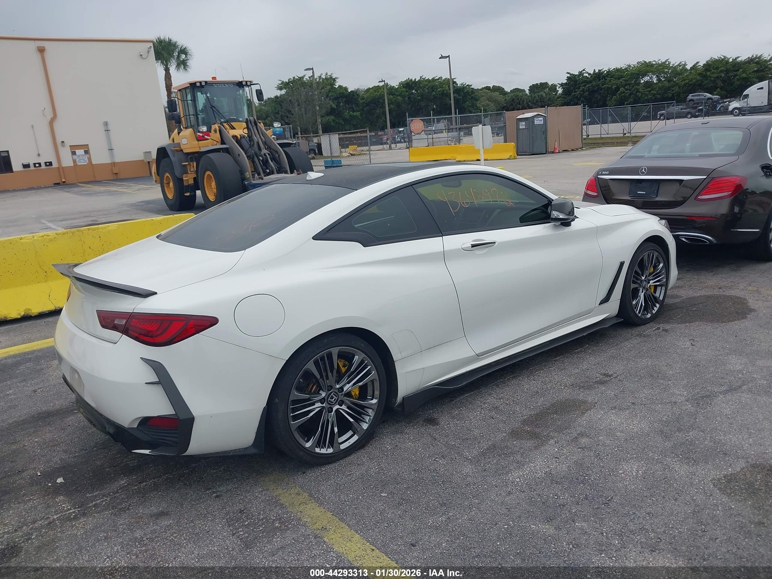 INFINITI Q60 image 4