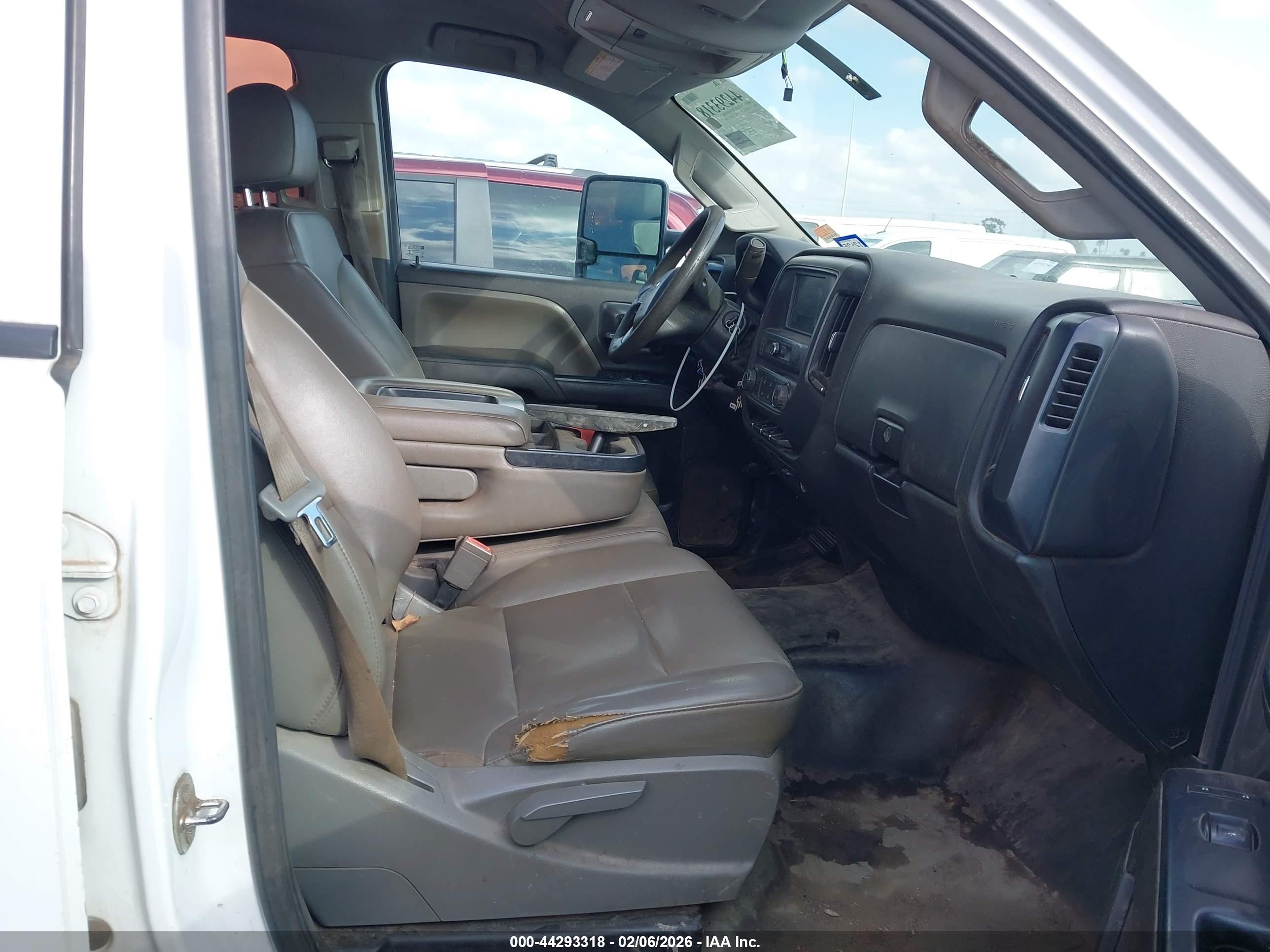 CHEVROLET SILVERADO image 5