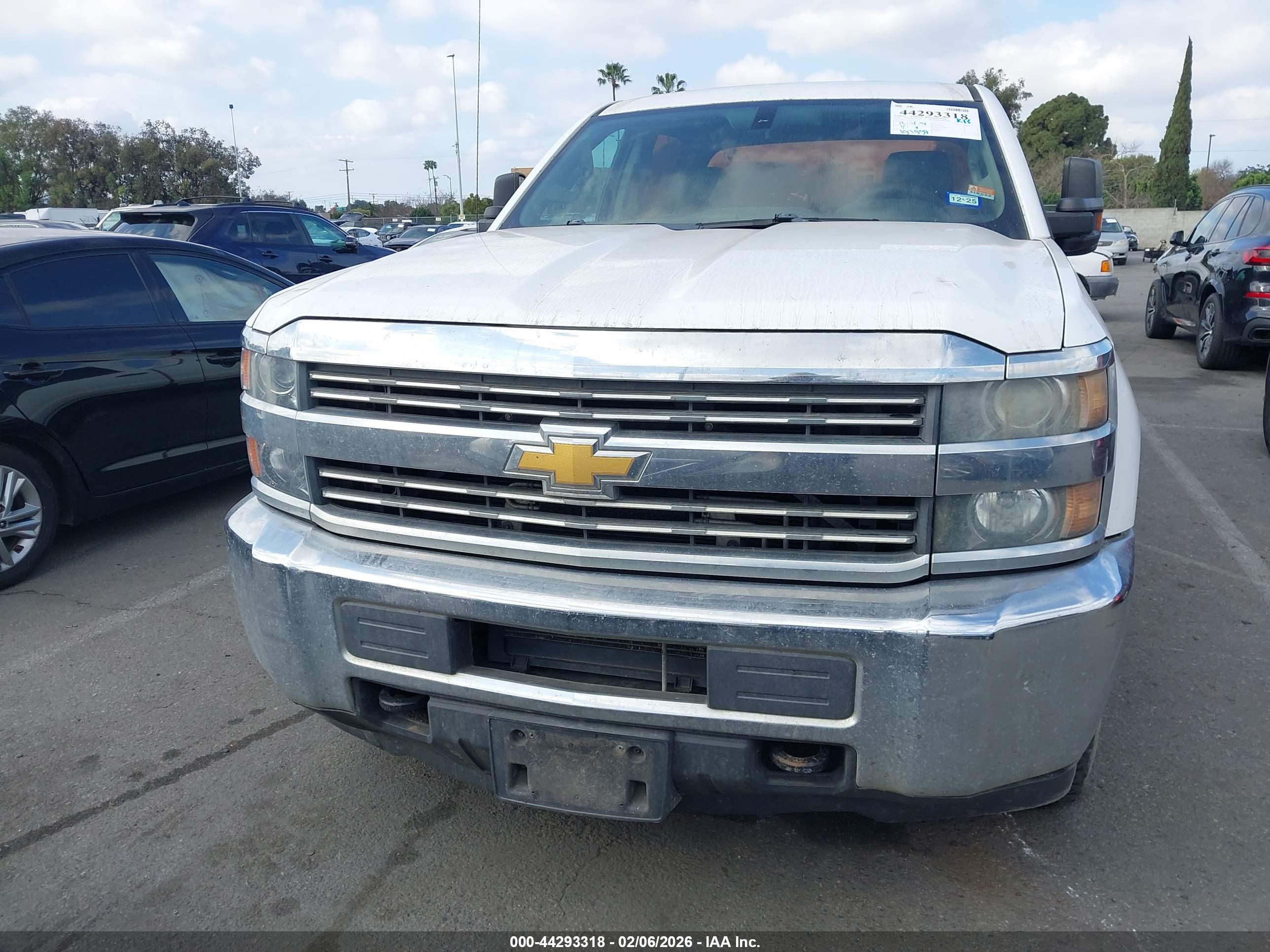 CHEVROLET SILVERADO image 6