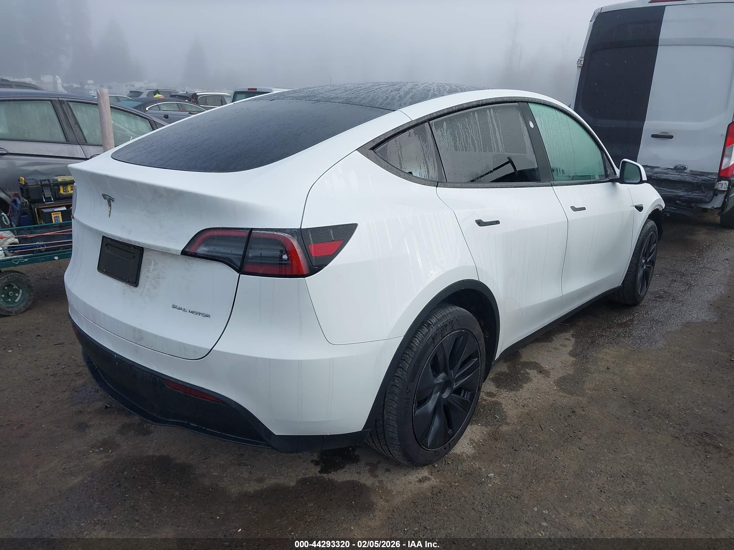 TESLA MODEL image 4