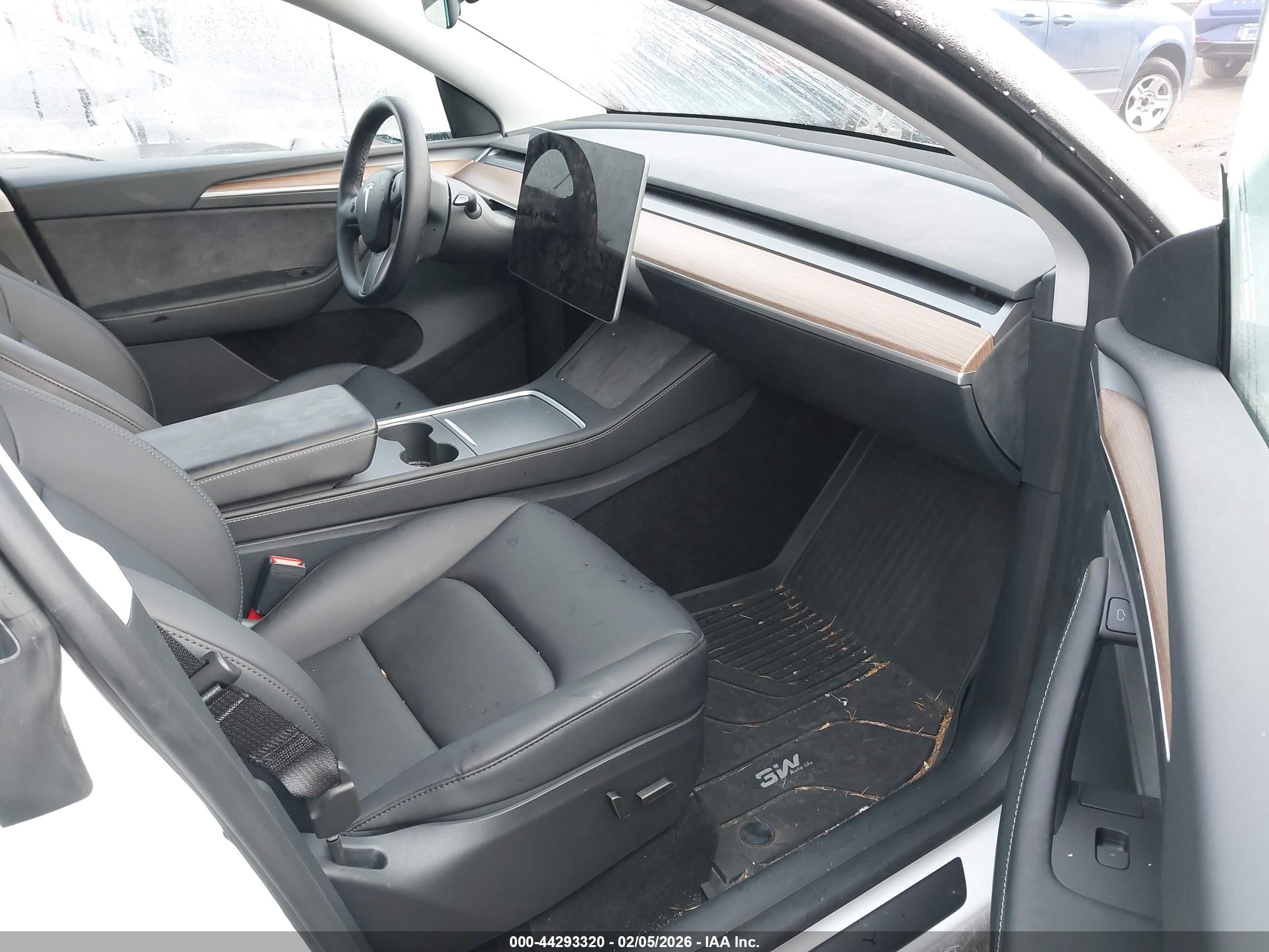 TESLA MODEL image 5