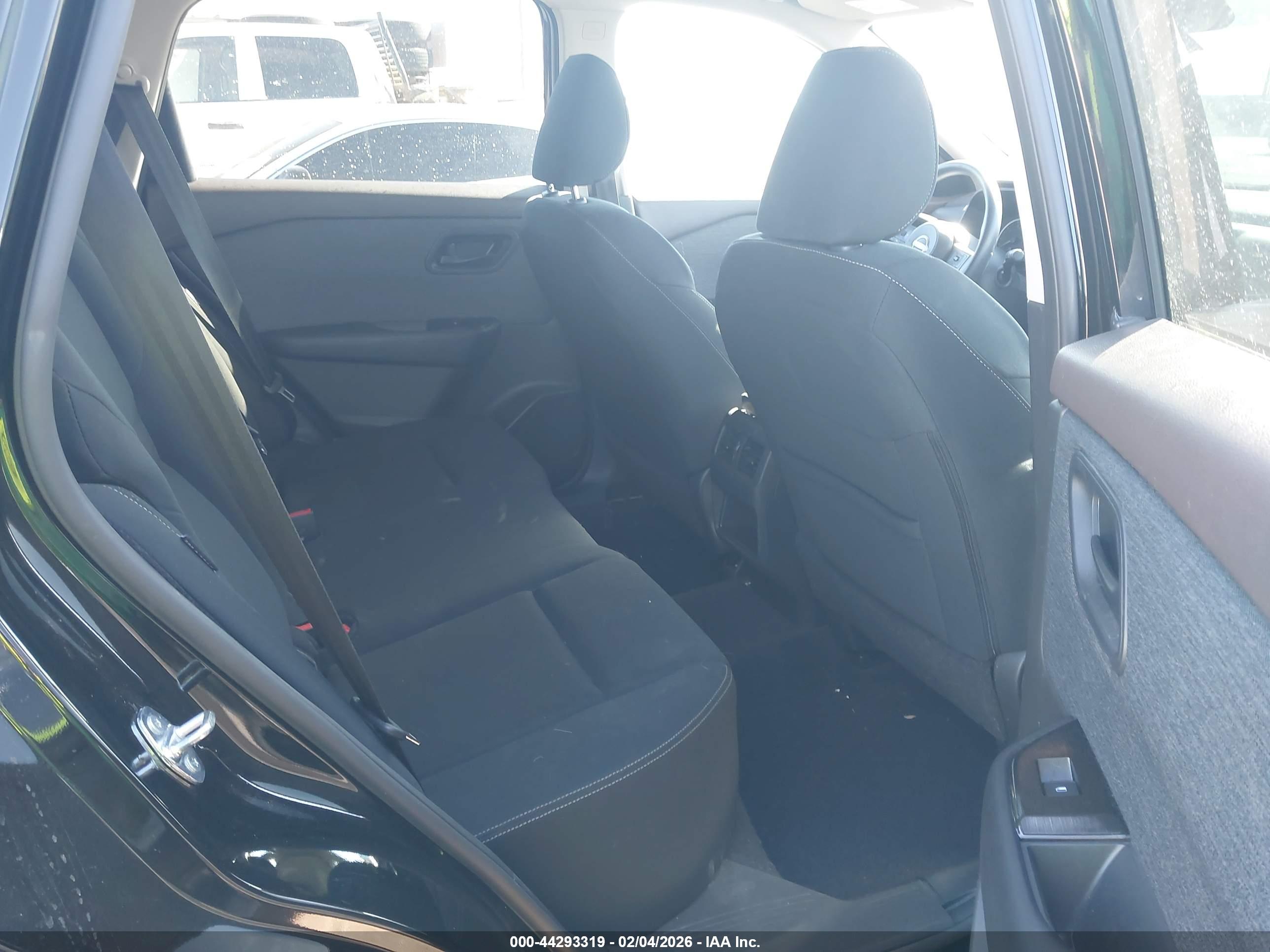 NISSAN ROGUE image 8