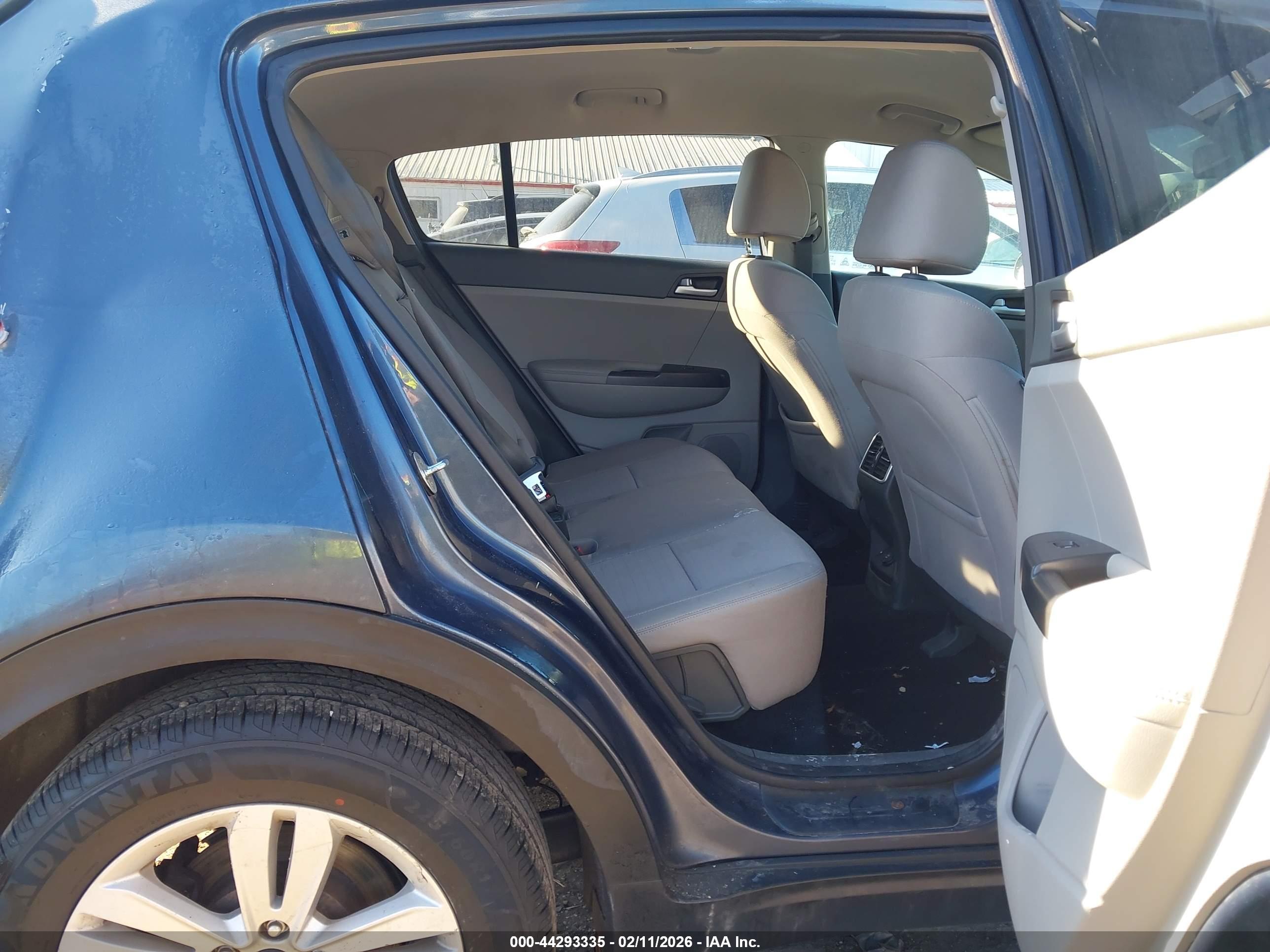 KIA SPORTAGE image 8