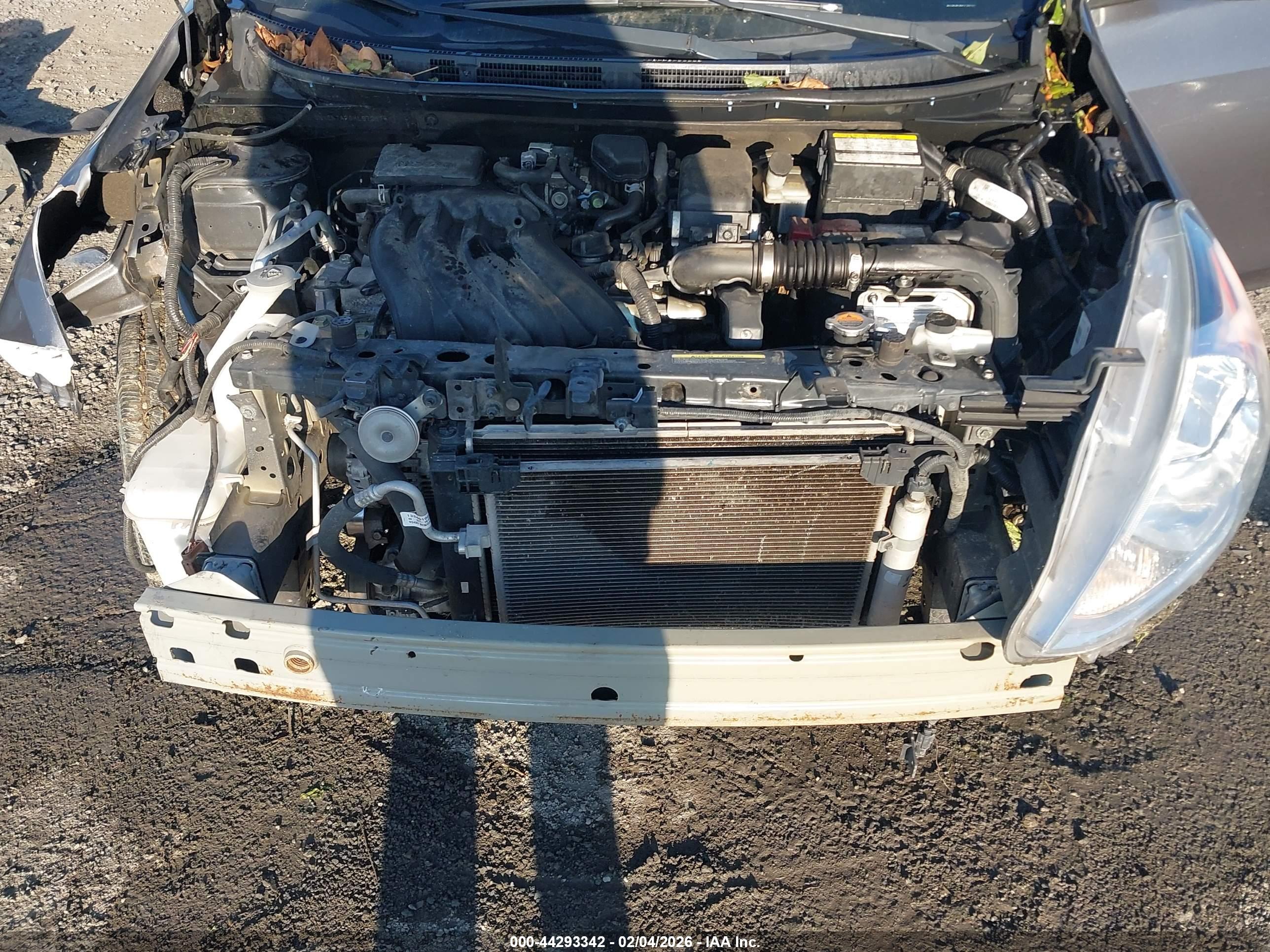 NISSAN VERSA image 10