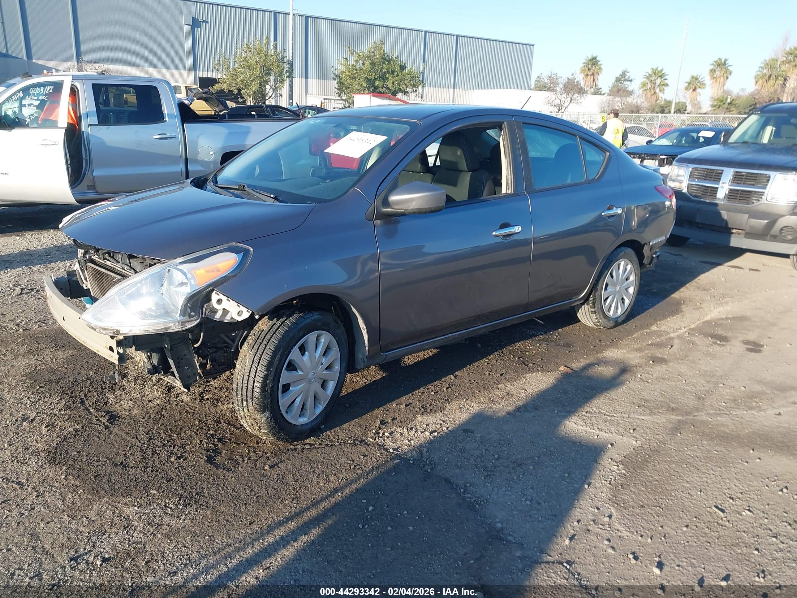 NISSAN VERSA image 2