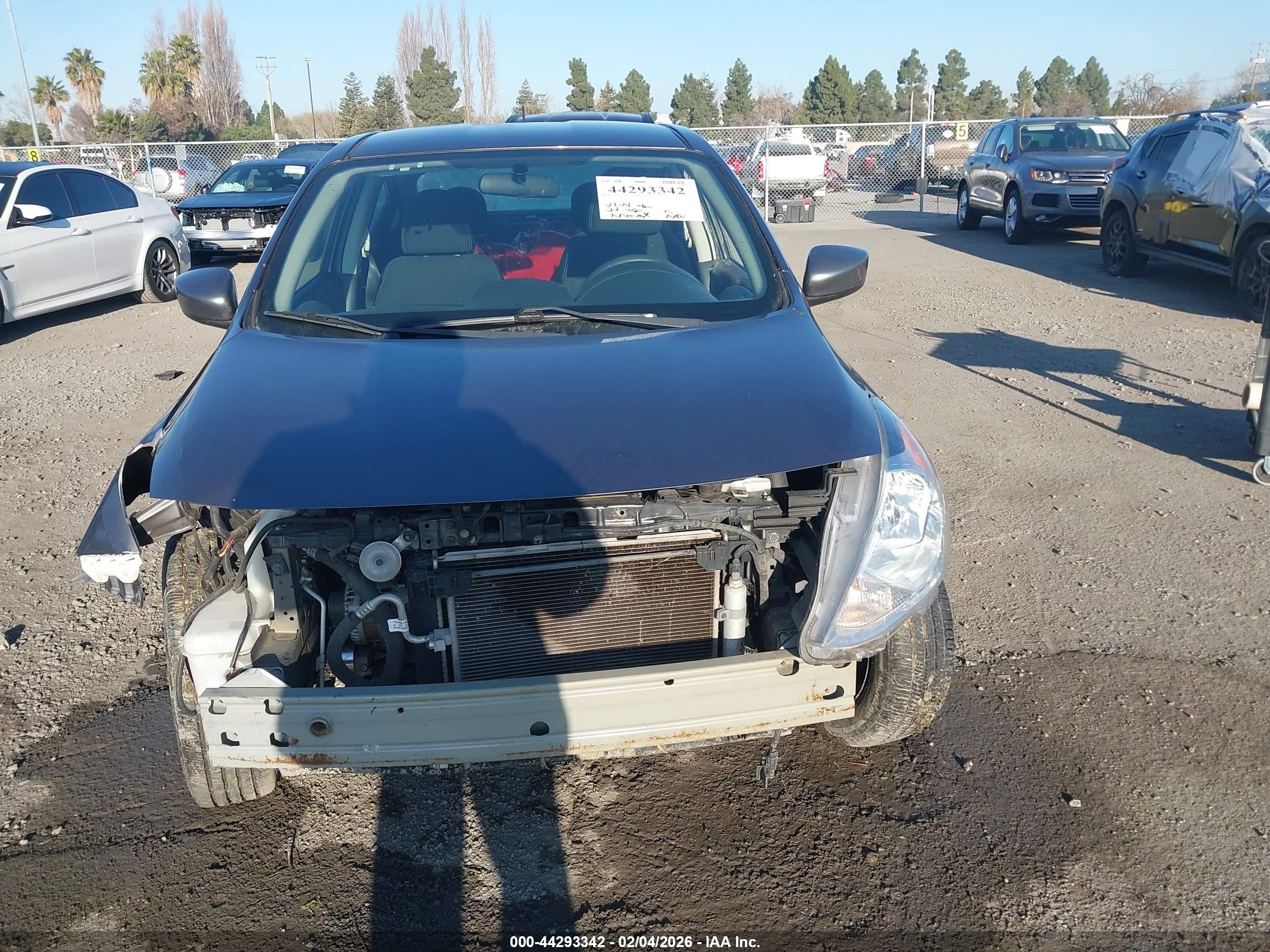 NISSAN VERSA image 6