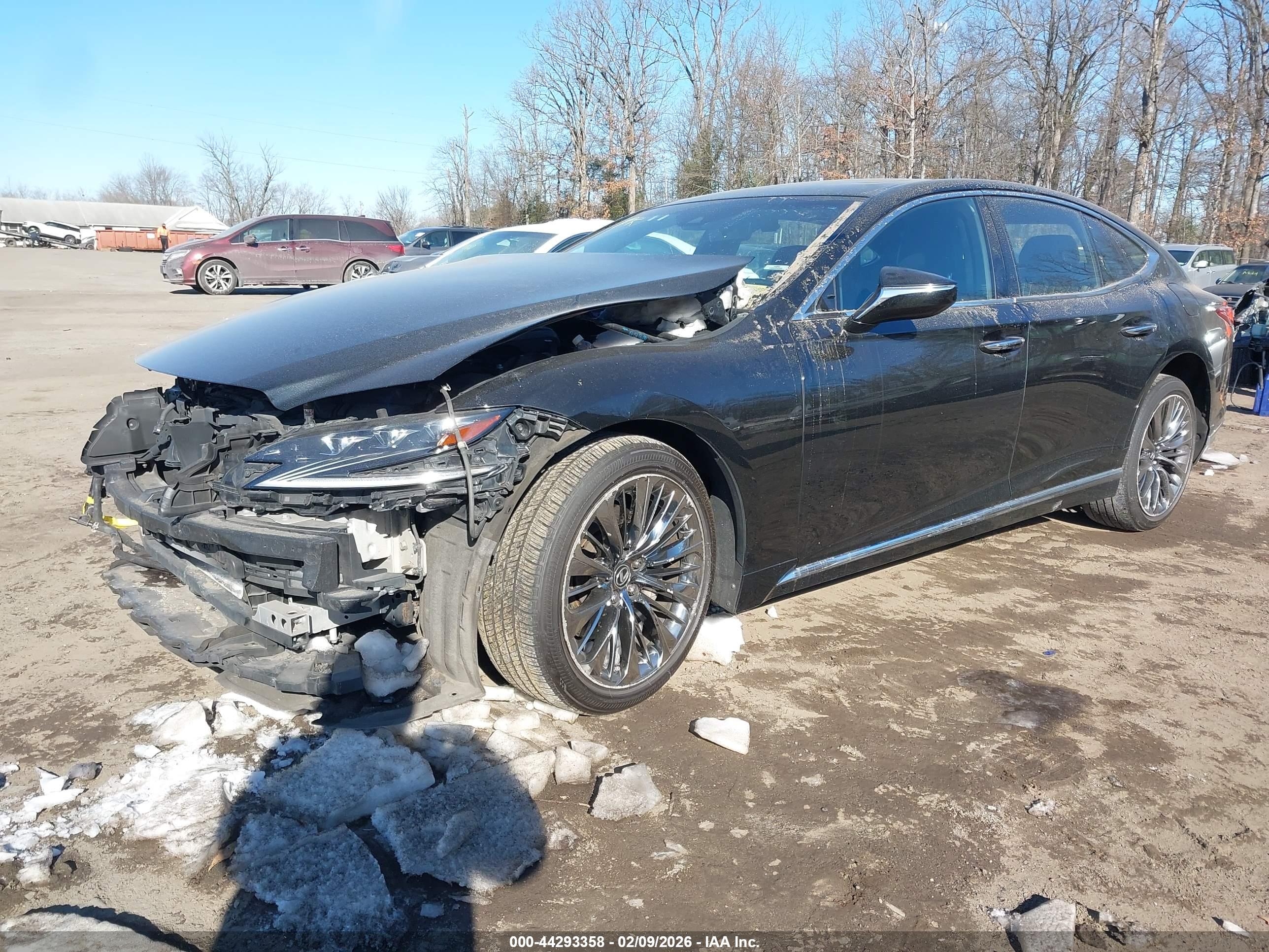 LEXUS LS image 2