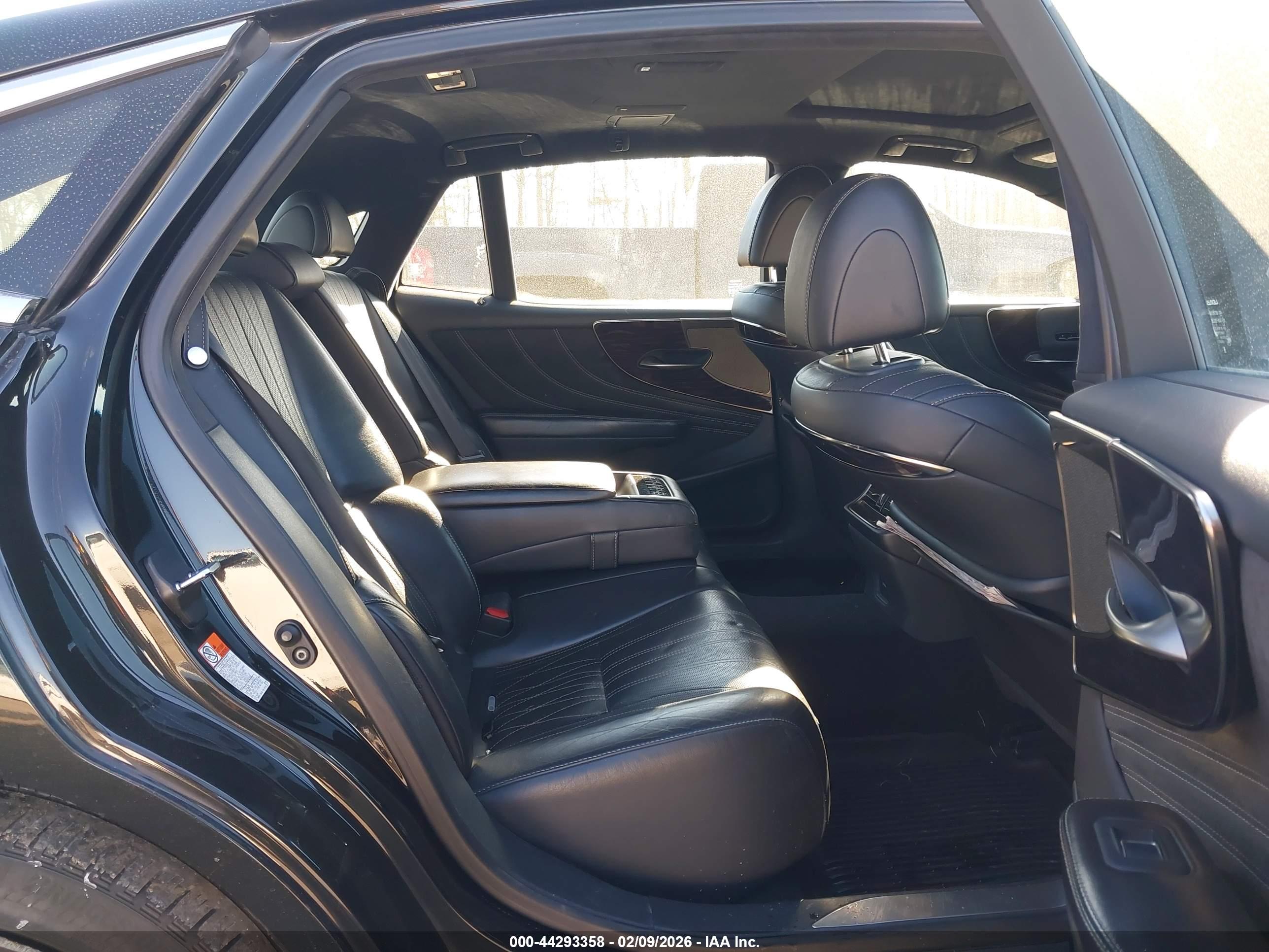LEXUS LS image 8