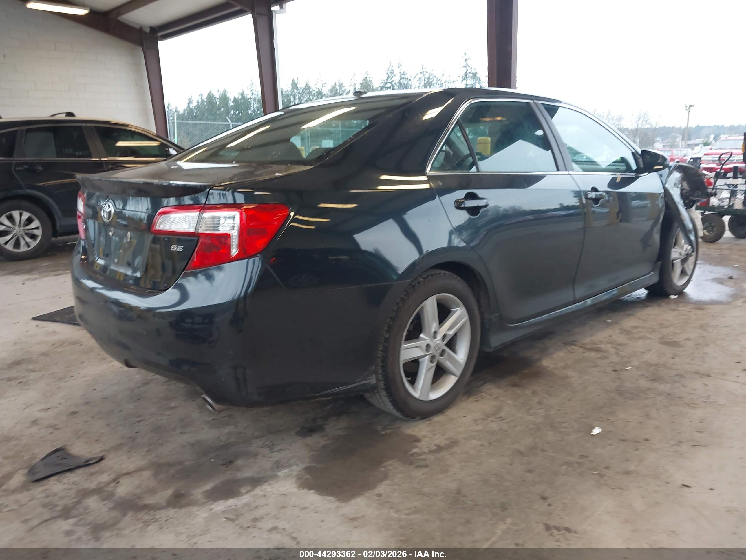 TOYOTA CAMRY image 4