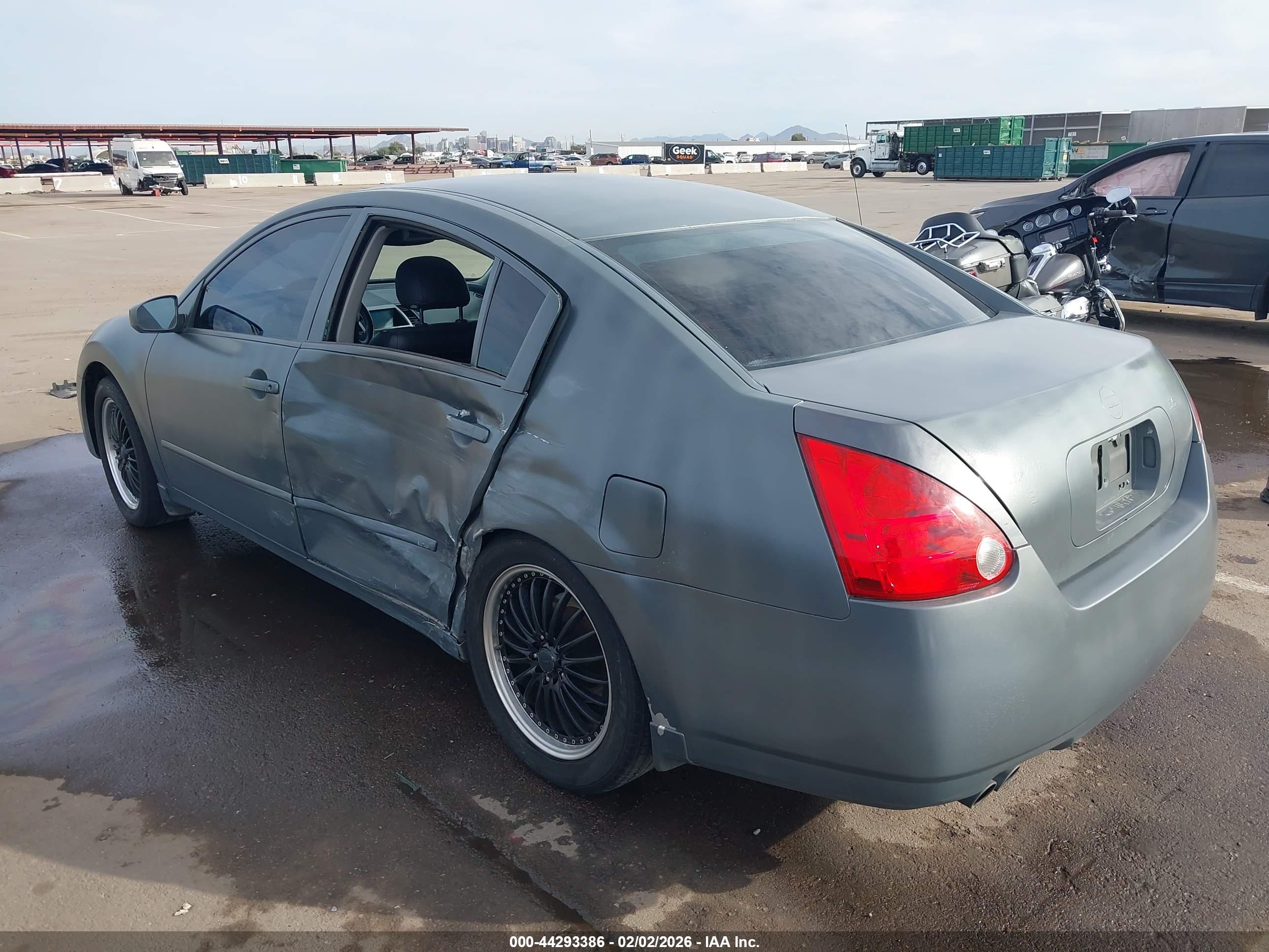 NISSAN MAXIMA image 3