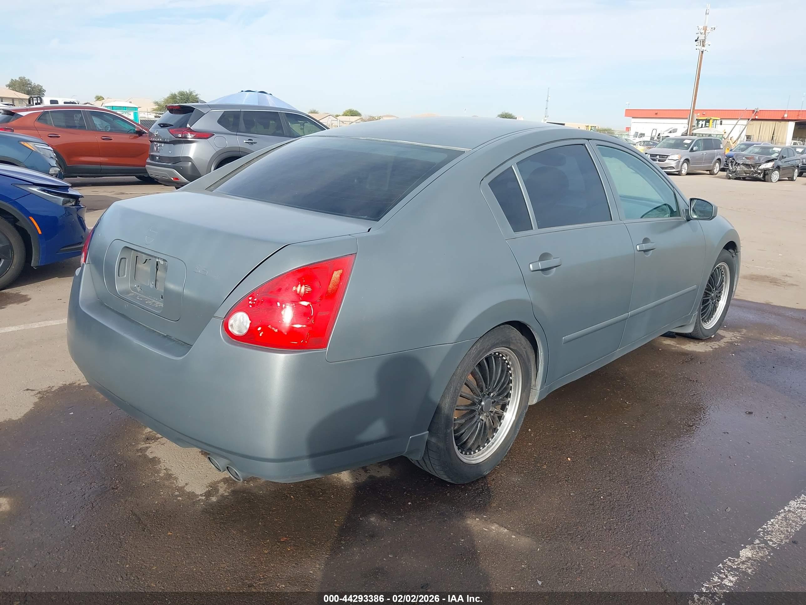 NISSAN MAXIMA image 4
