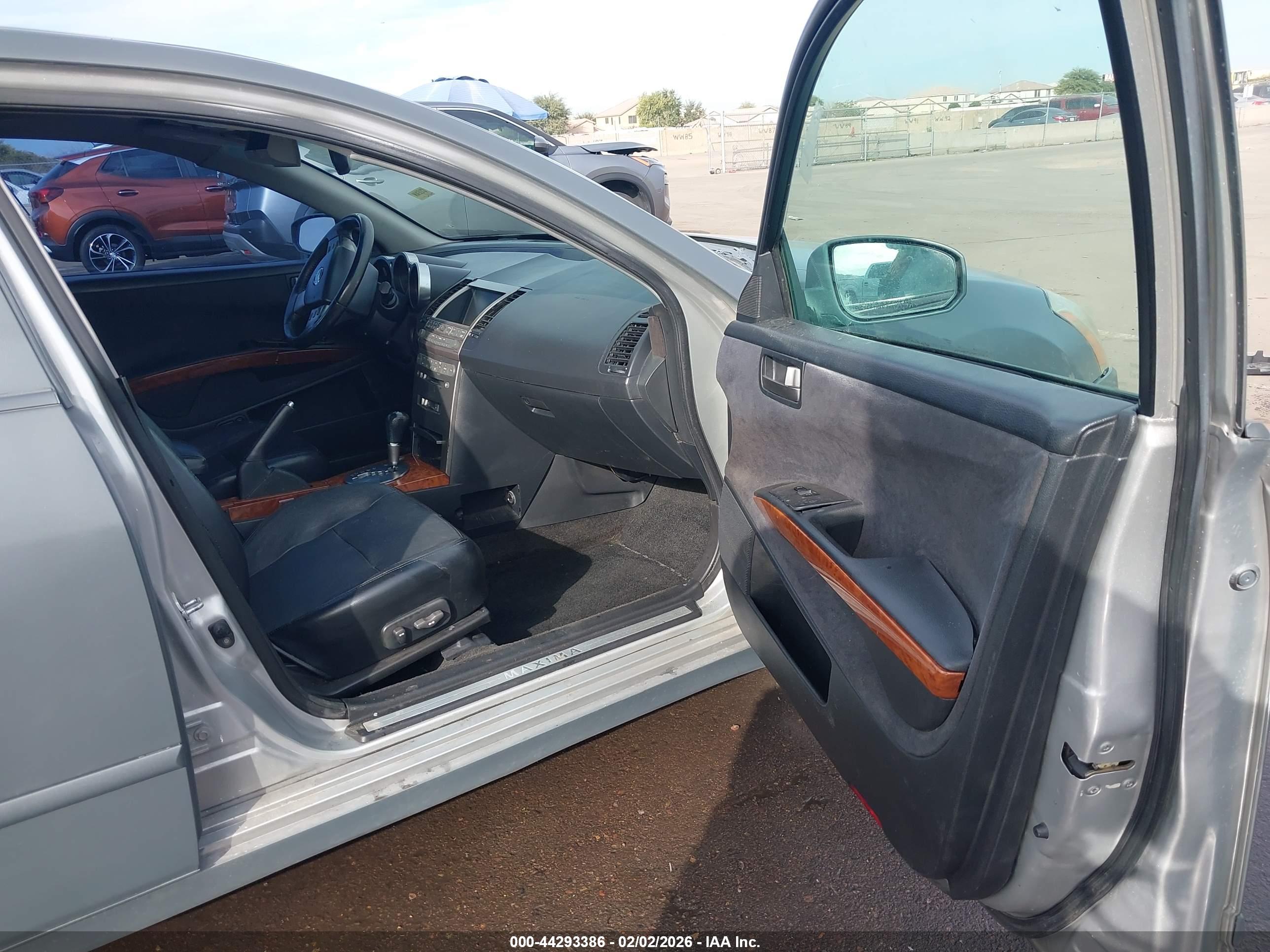 NISSAN MAXIMA image 5