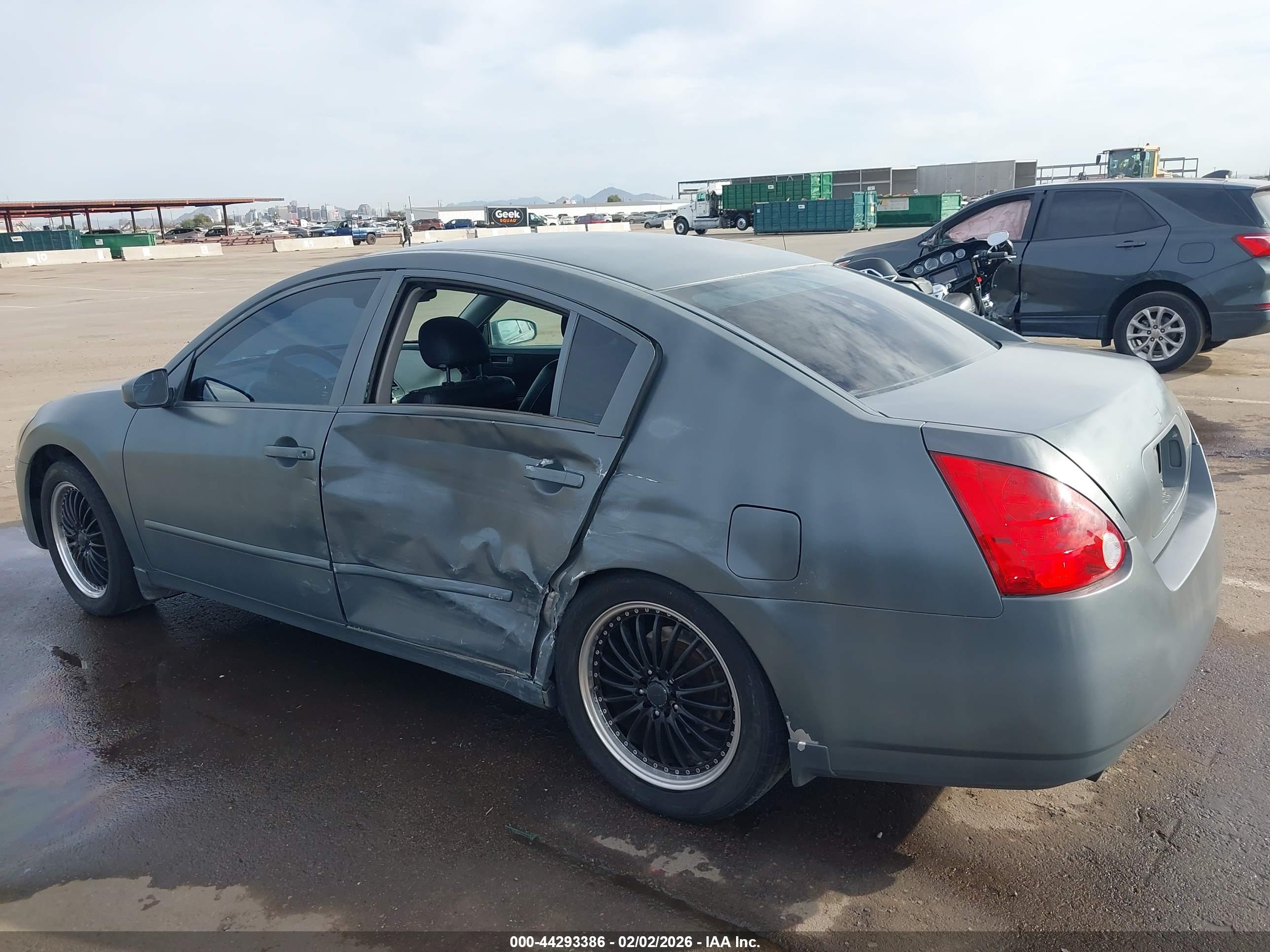 NISSAN MAXIMA image 6