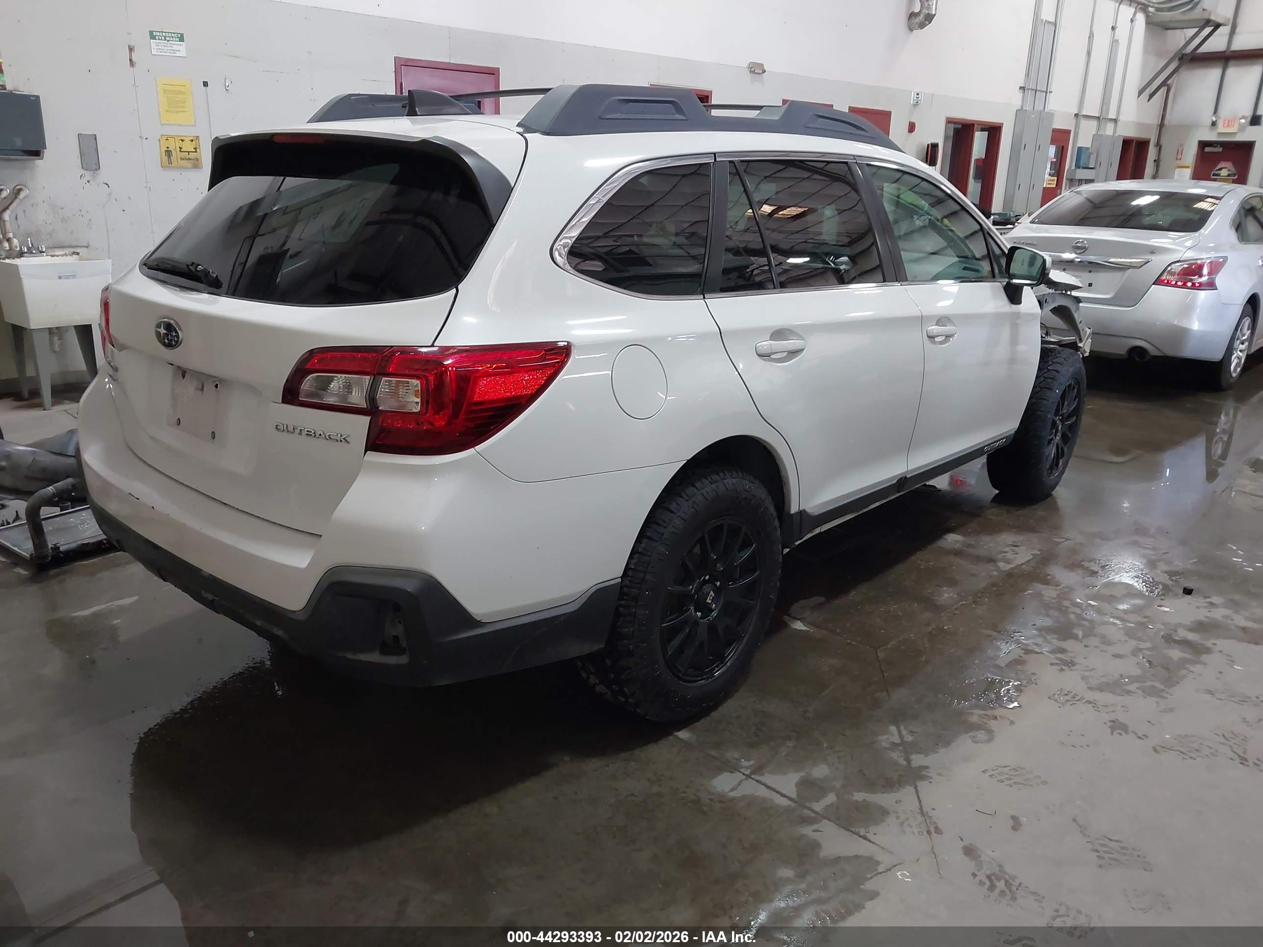SUBARU OUTBACK image 4