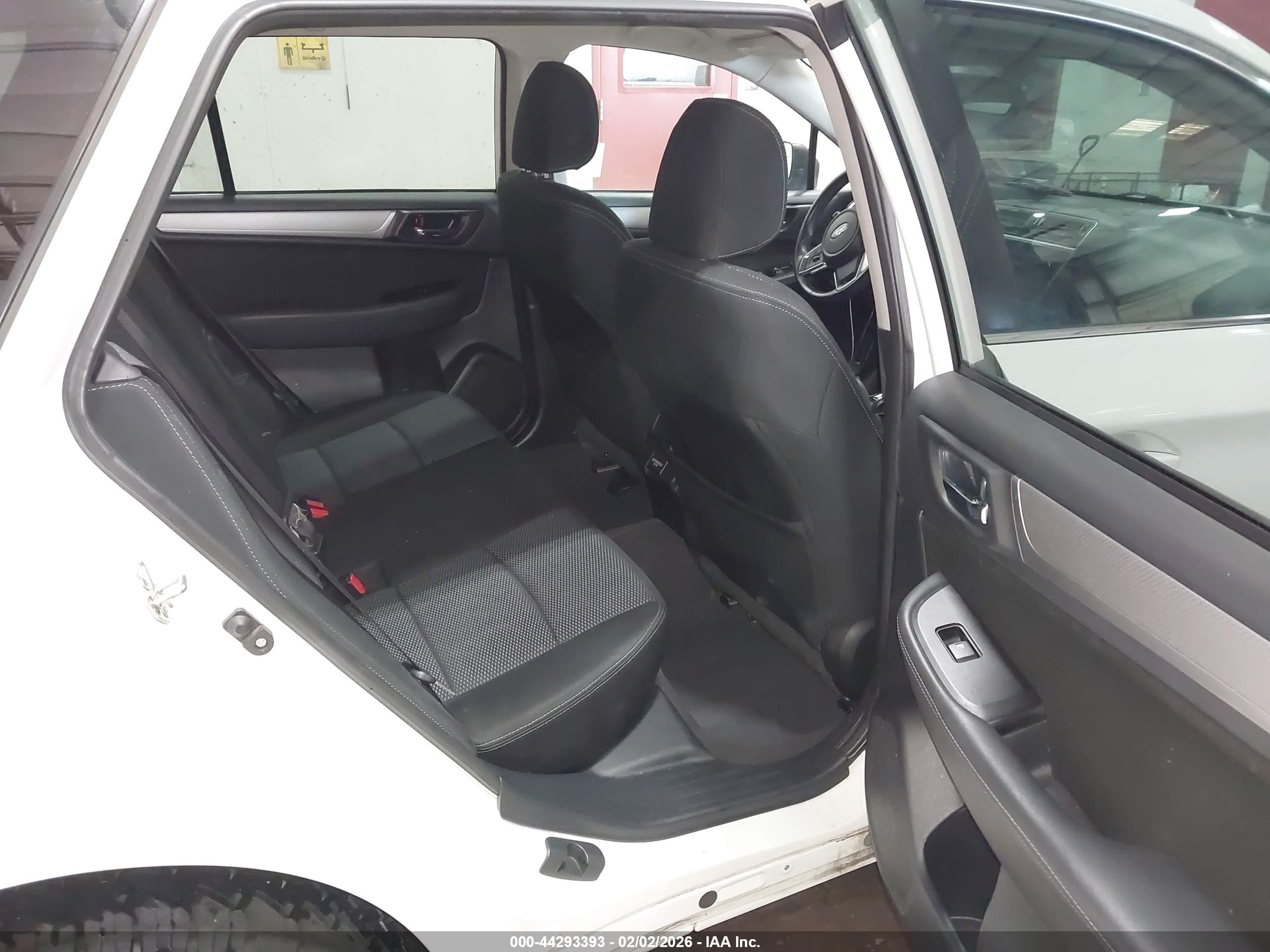 SUBARU OUTBACK image 8