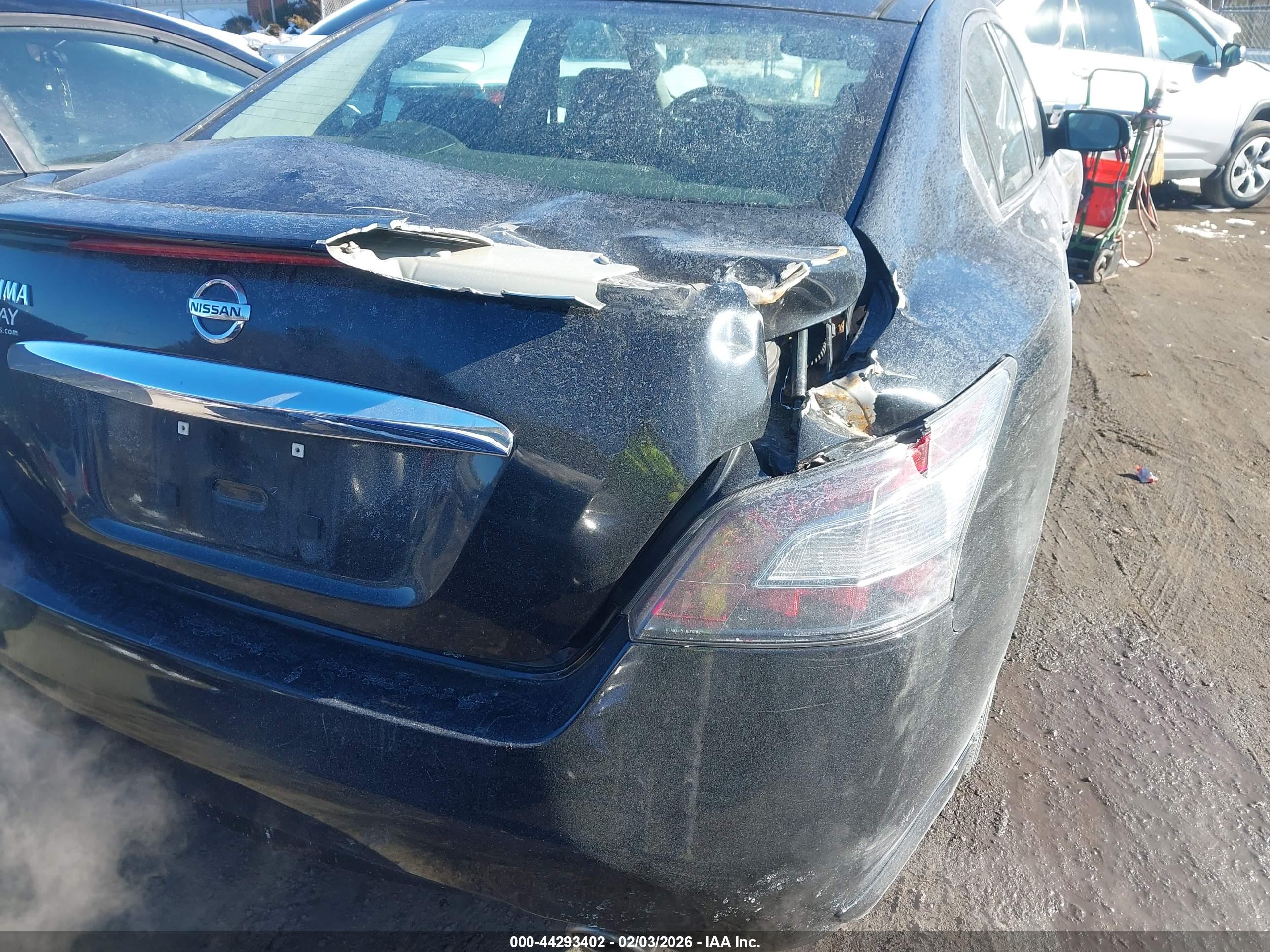 NISSAN MAXIMA image 6