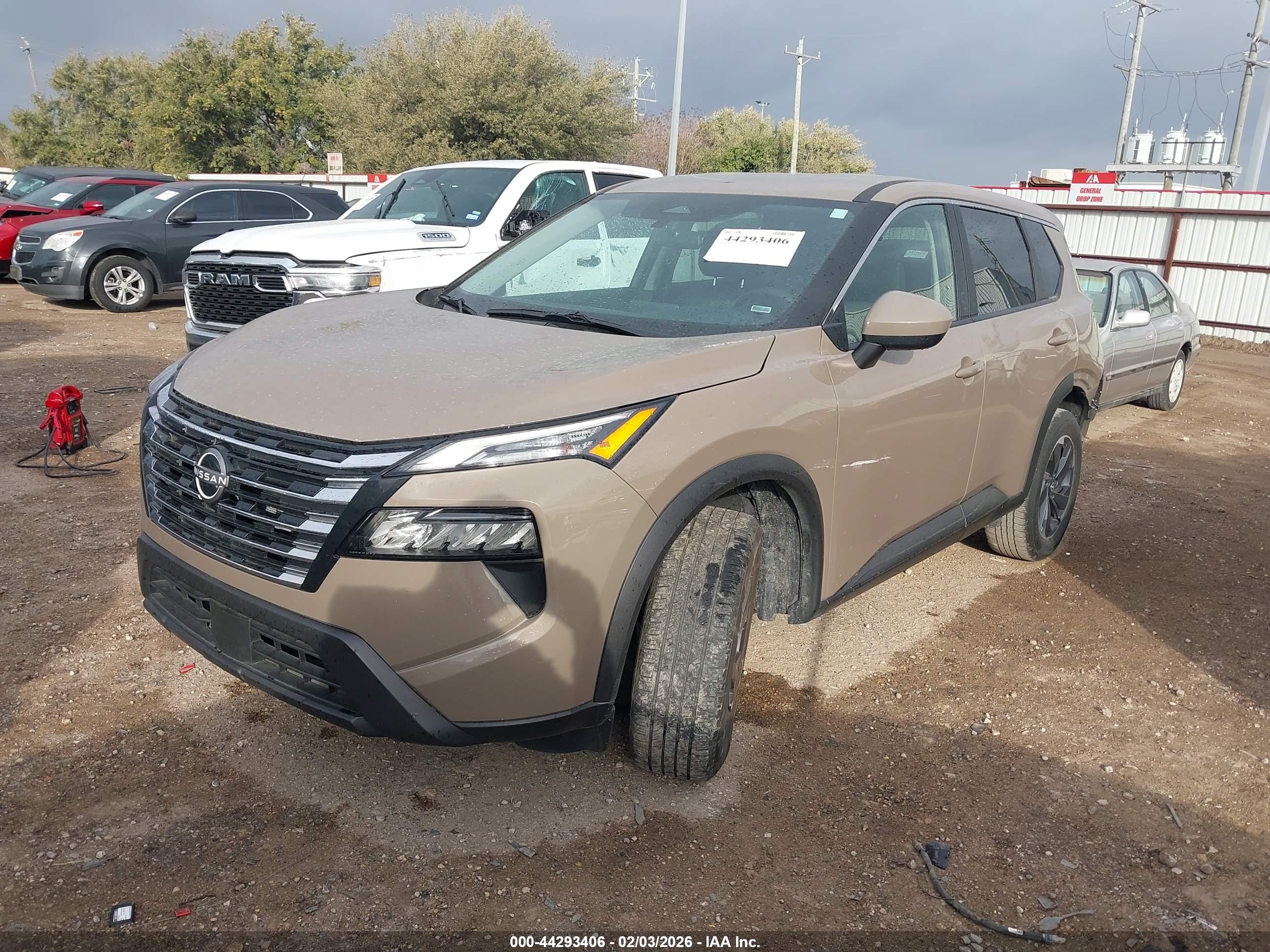 NISSAN ROGUE image 2