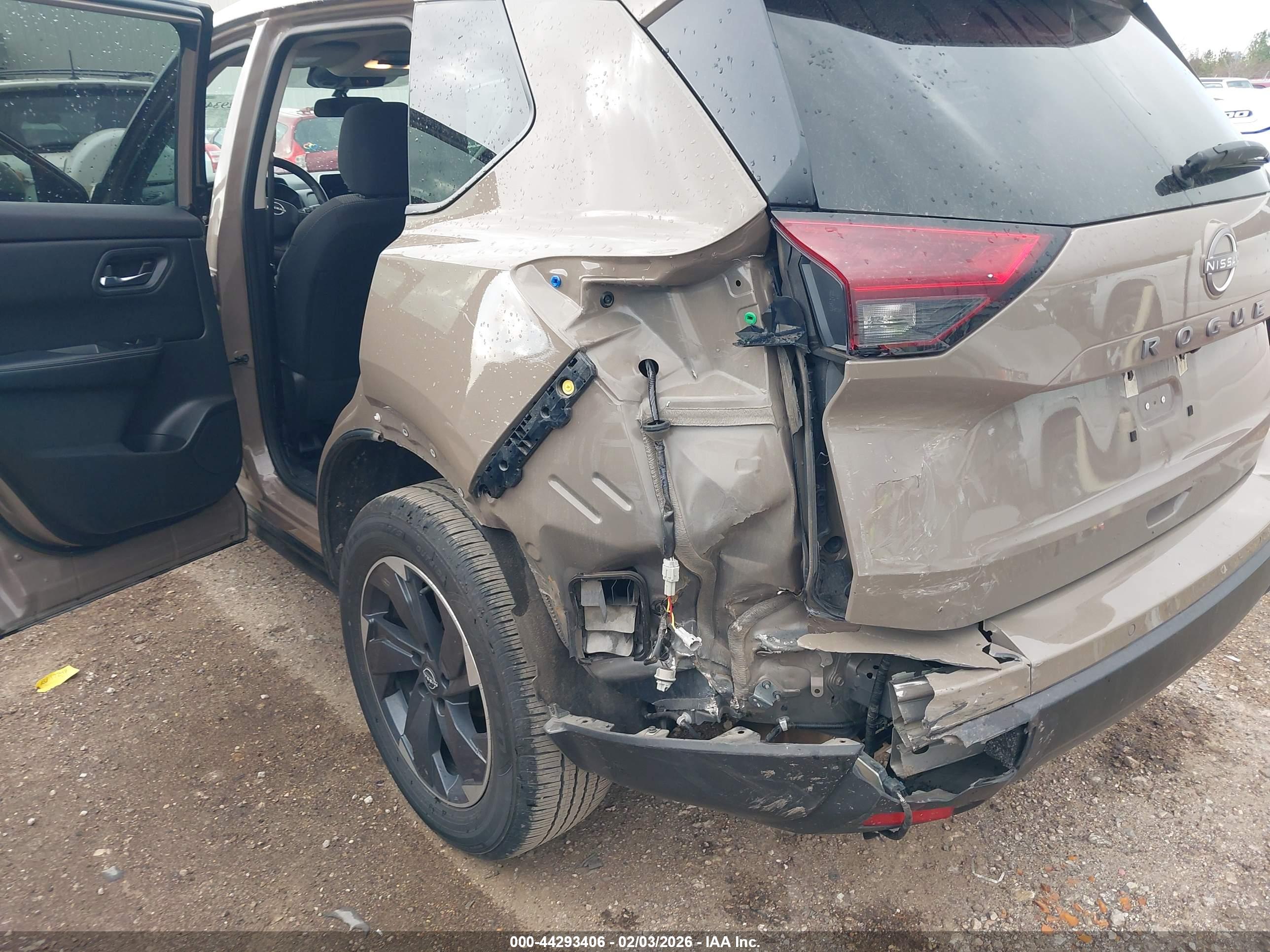 NISSAN ROGUE image 6