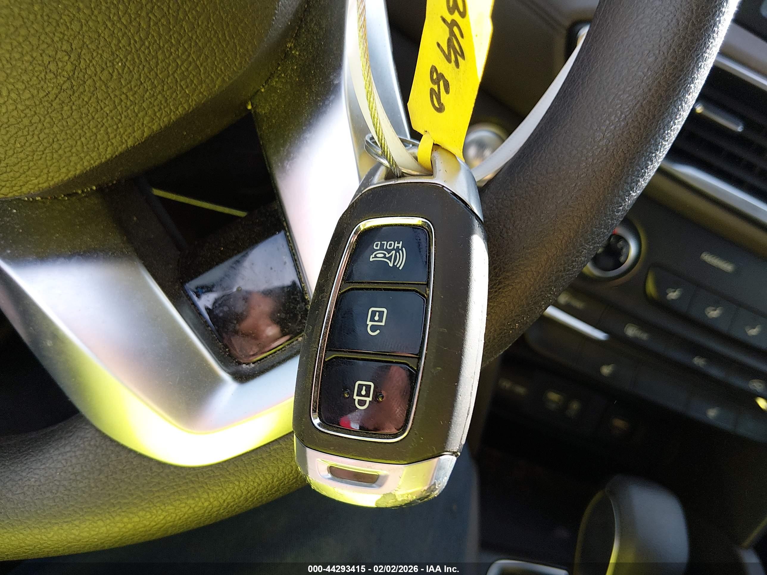 HYUNDAI SANTA image 11