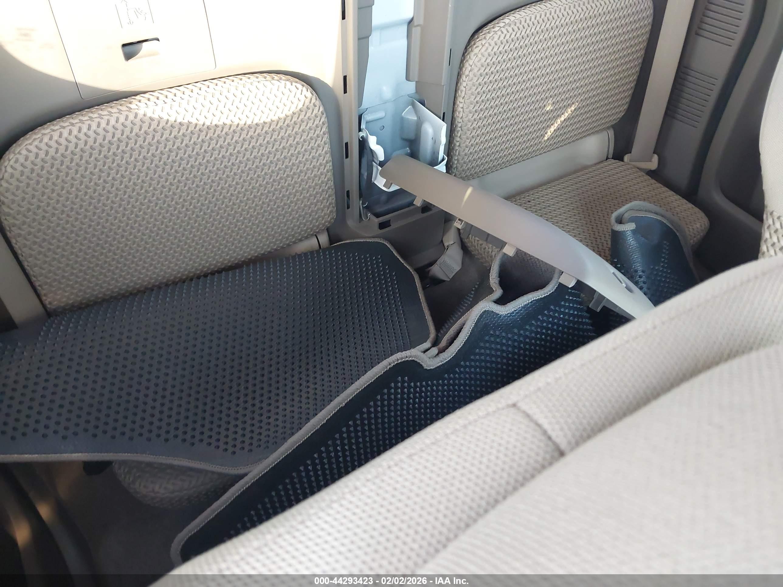 NISSAN FRONTIER image 8