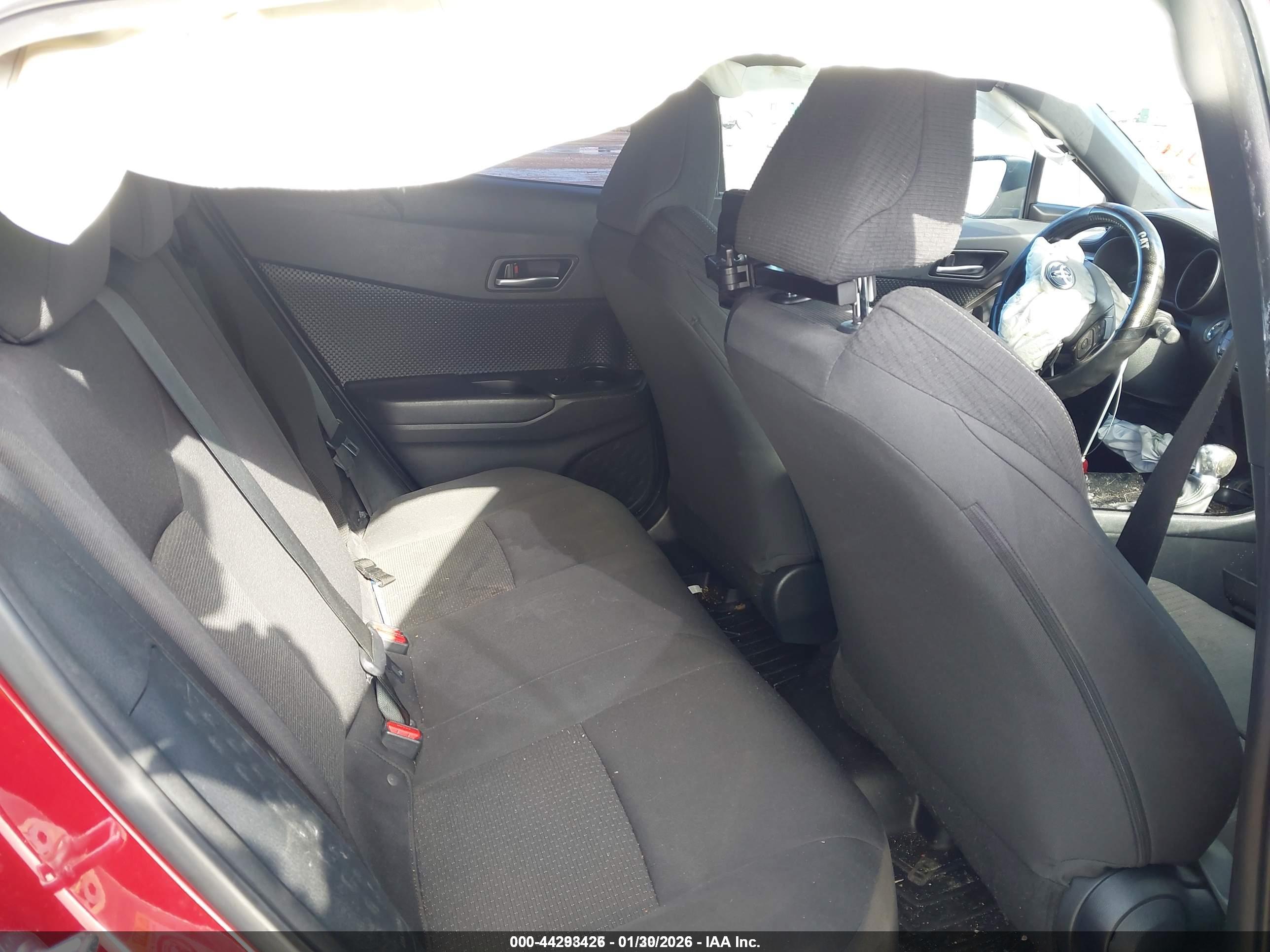 TOYOTA C-HR image 8