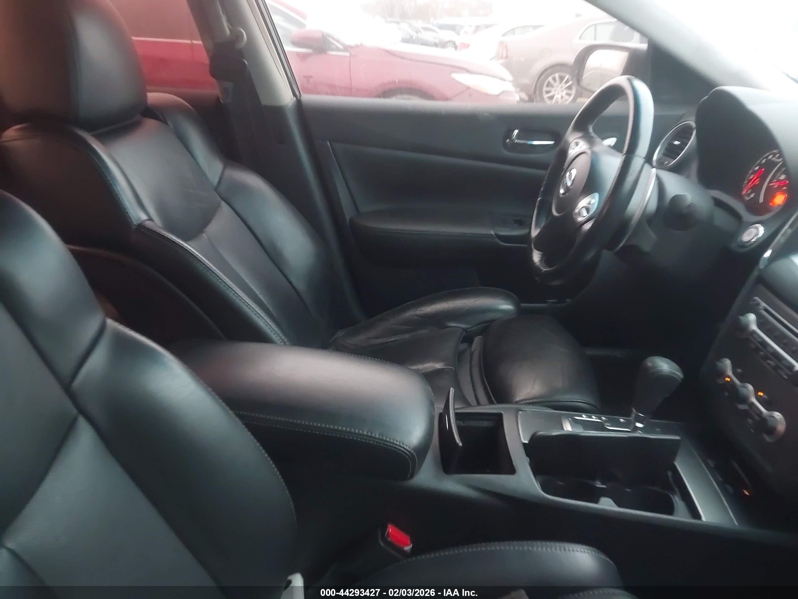 NISSAN MAXIMA image 5