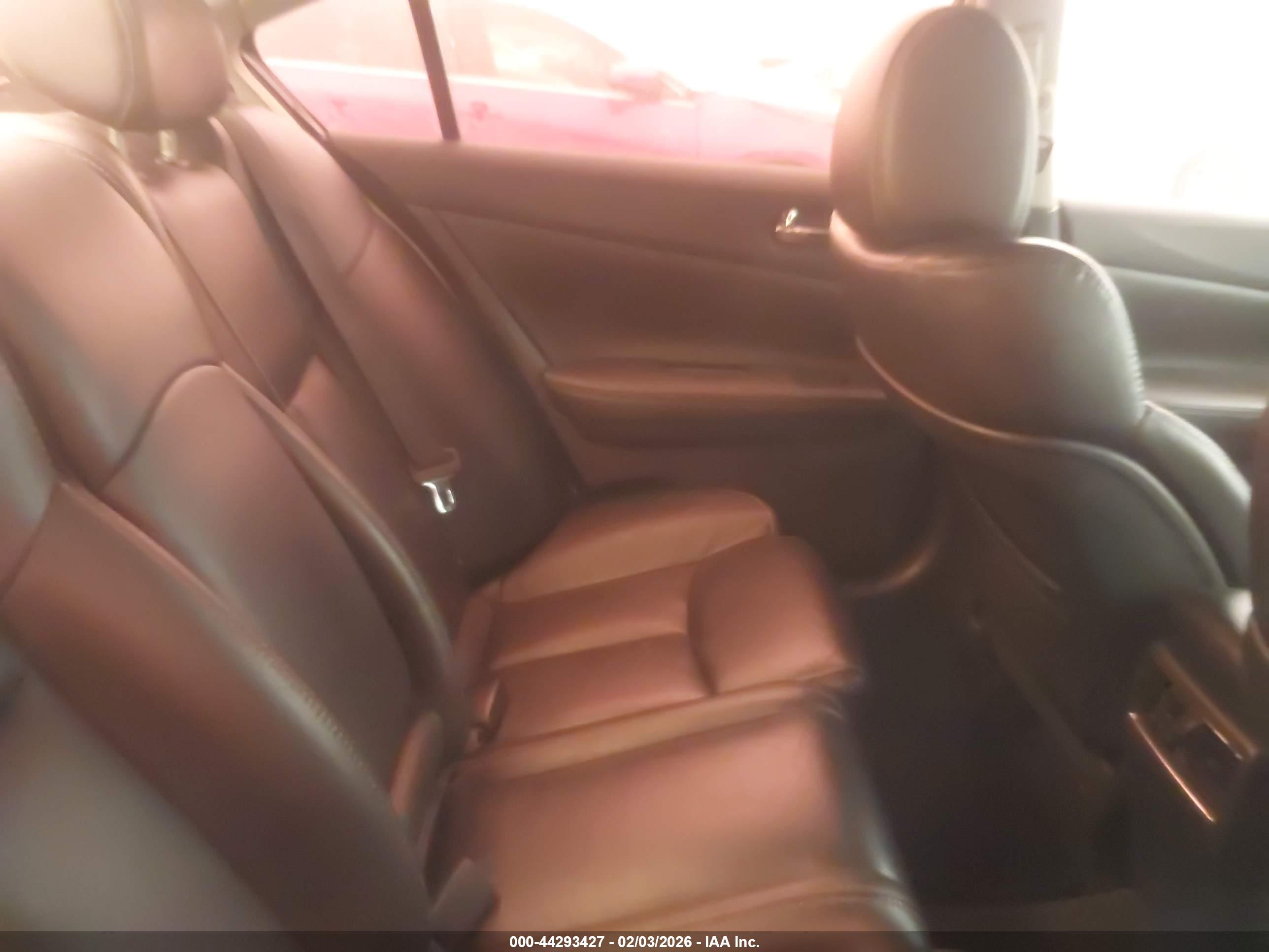 NISSAN MAXIMA image 8