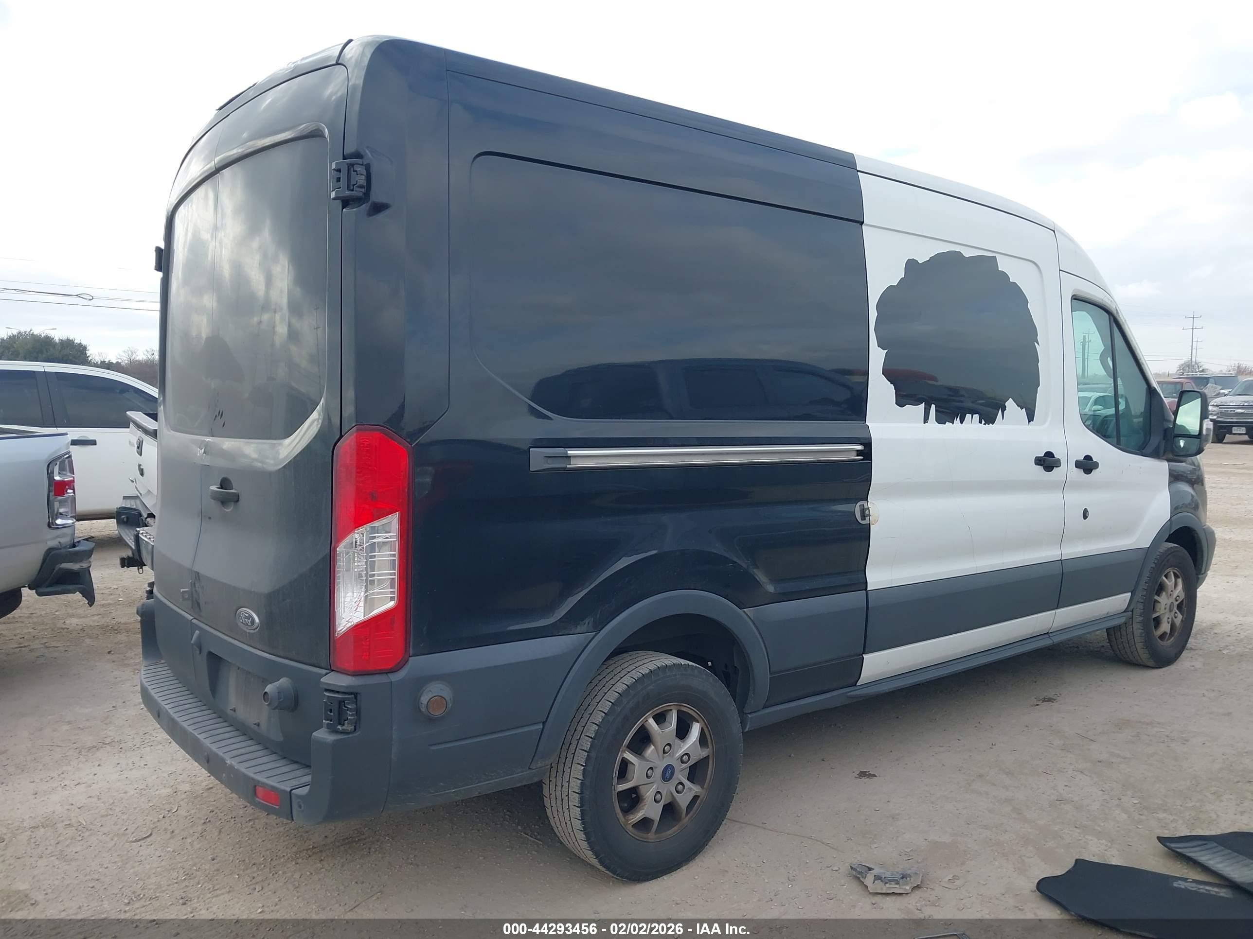 FORD TRANSIT-250 image 4