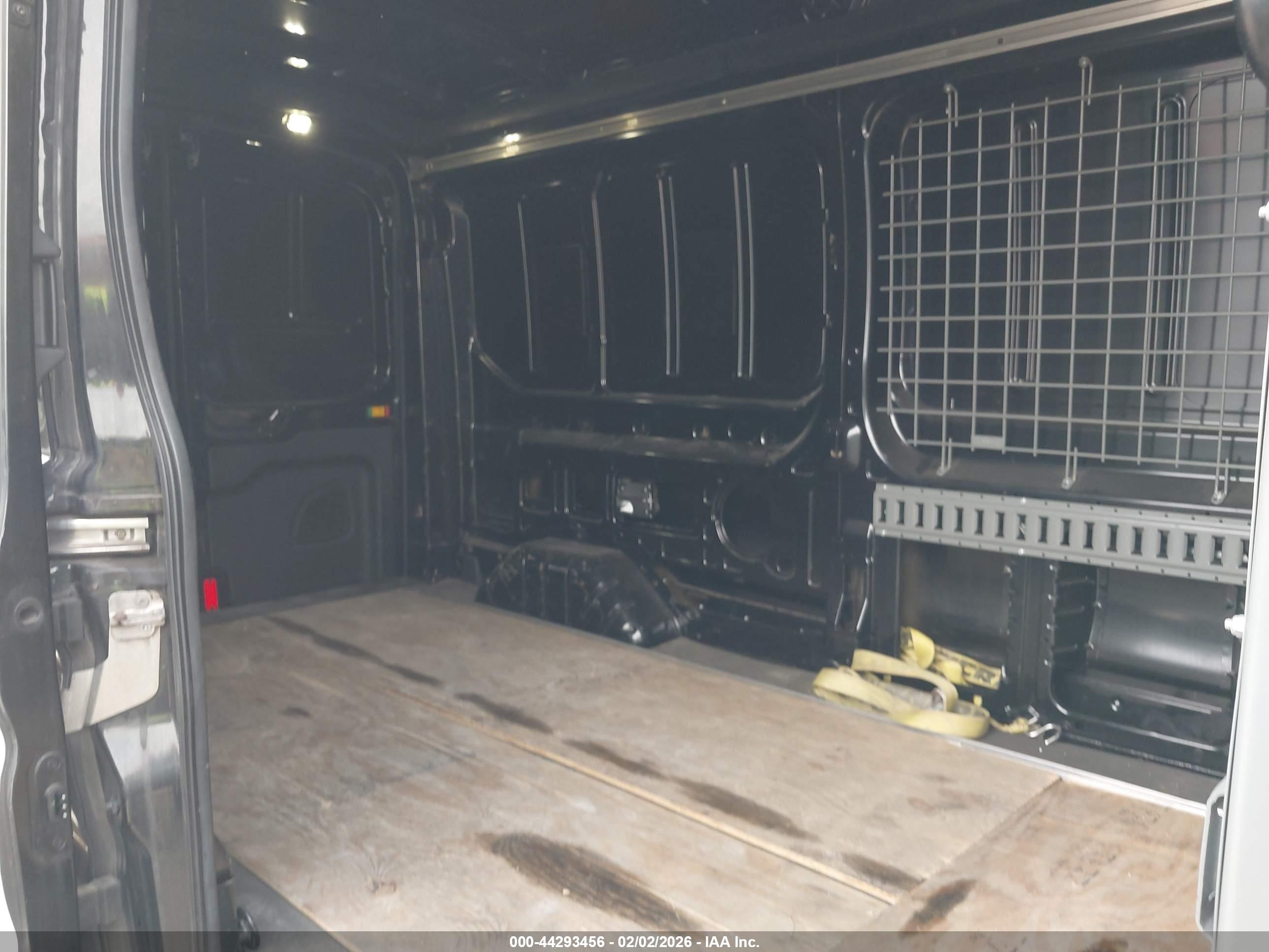 FORD TRANSIT-250 image 8