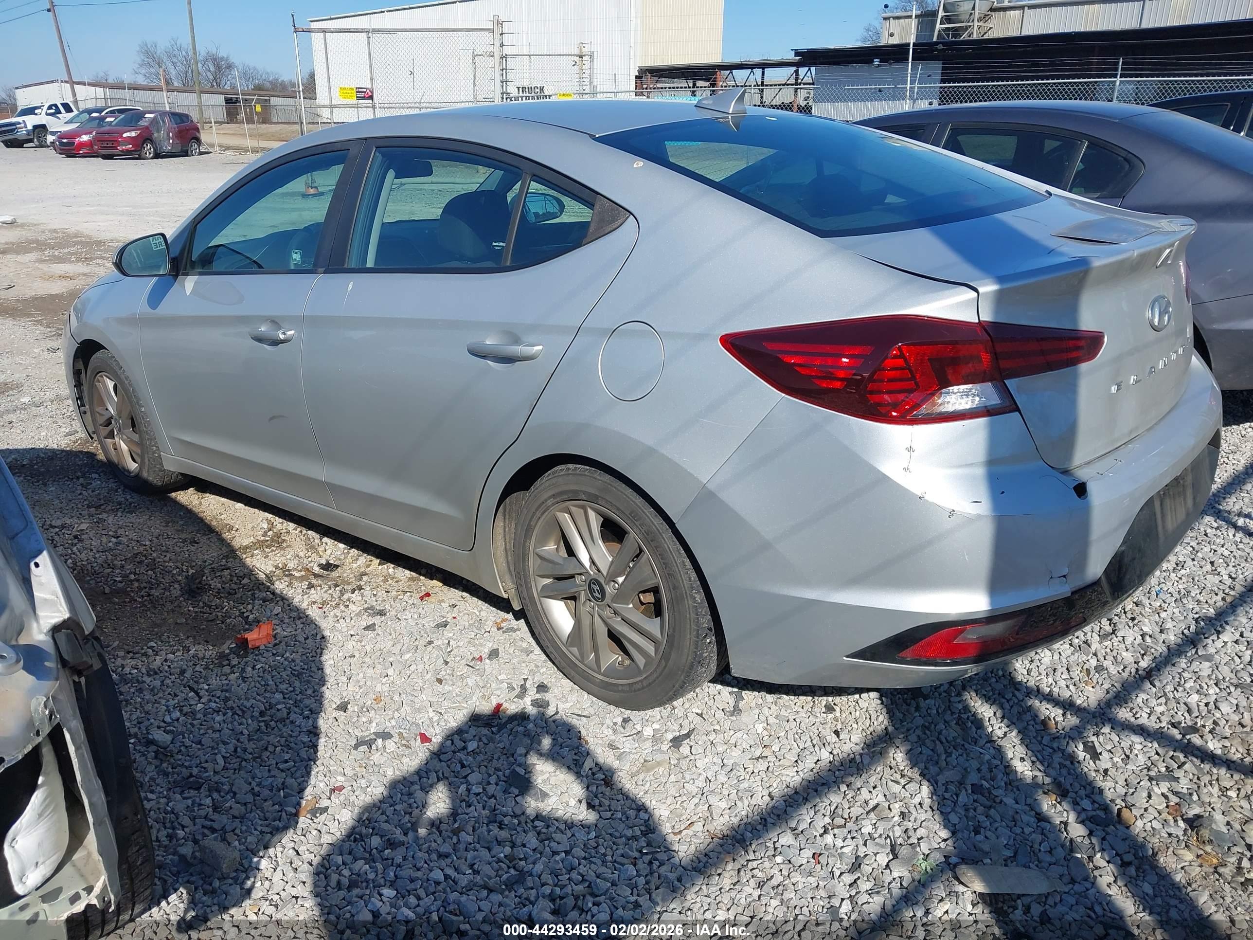 HYUNDAI ELANTRA image 3