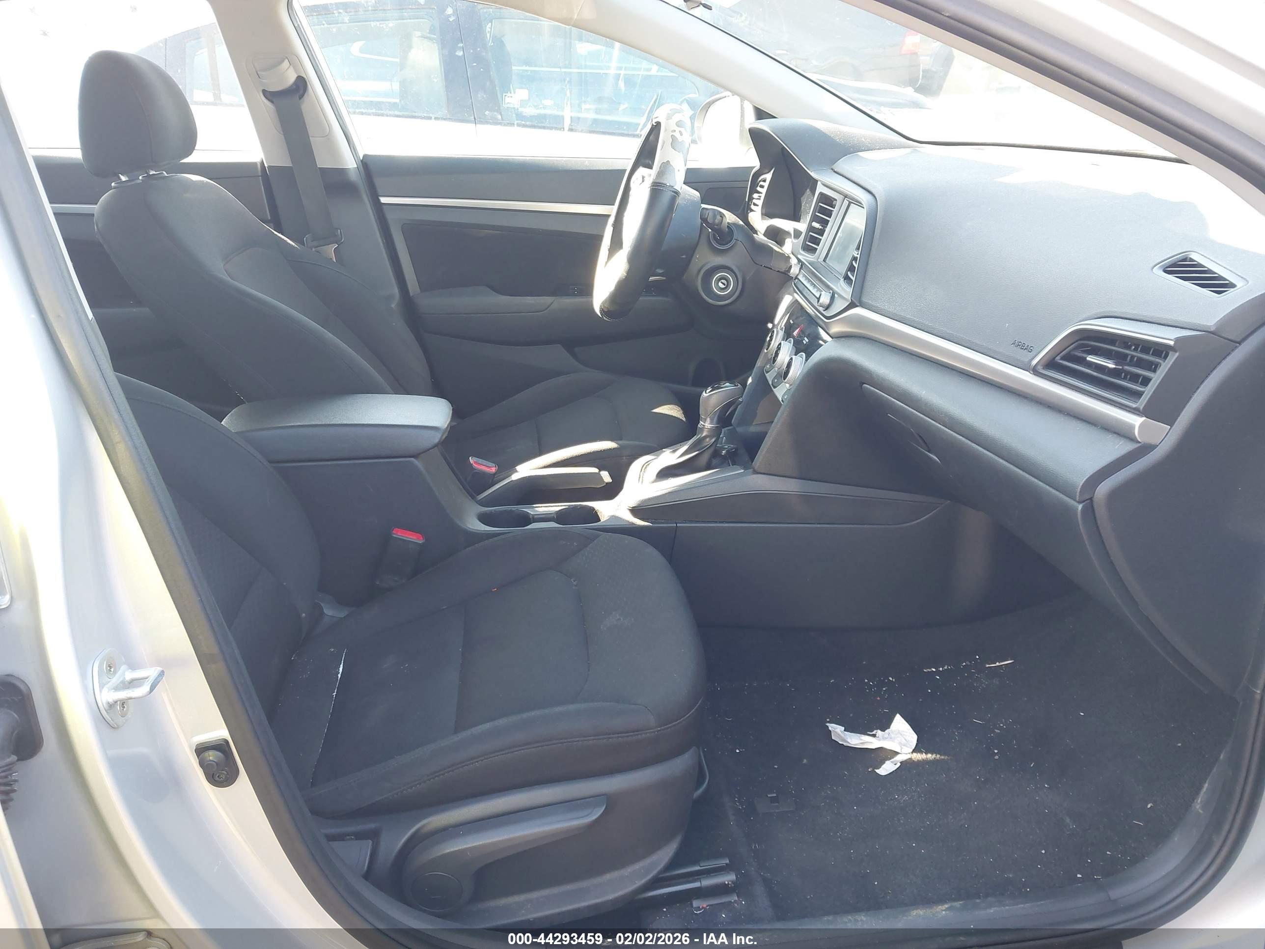 HYUNDAI ELANTRA image 5