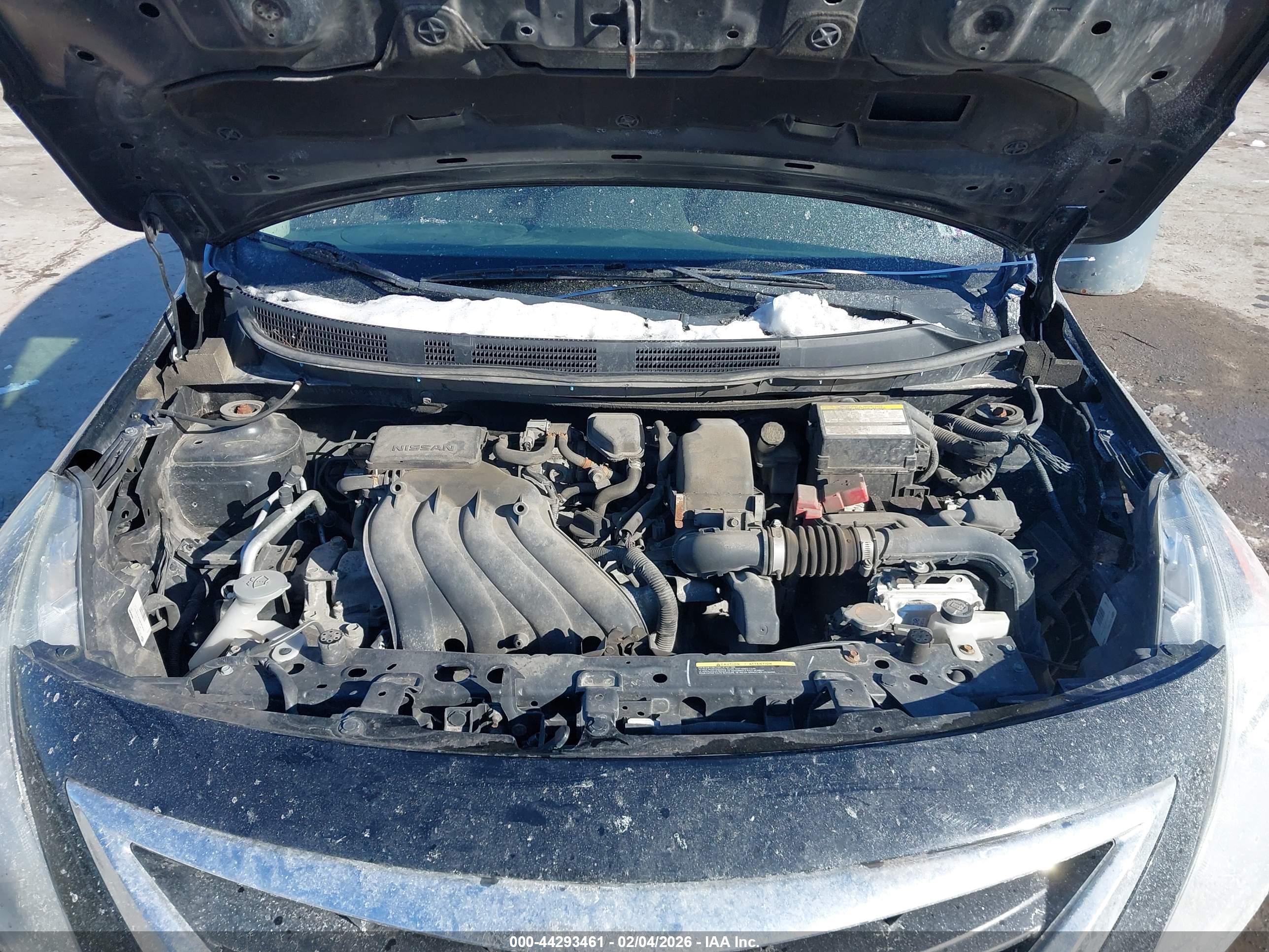 NISSAN VERSA image 10