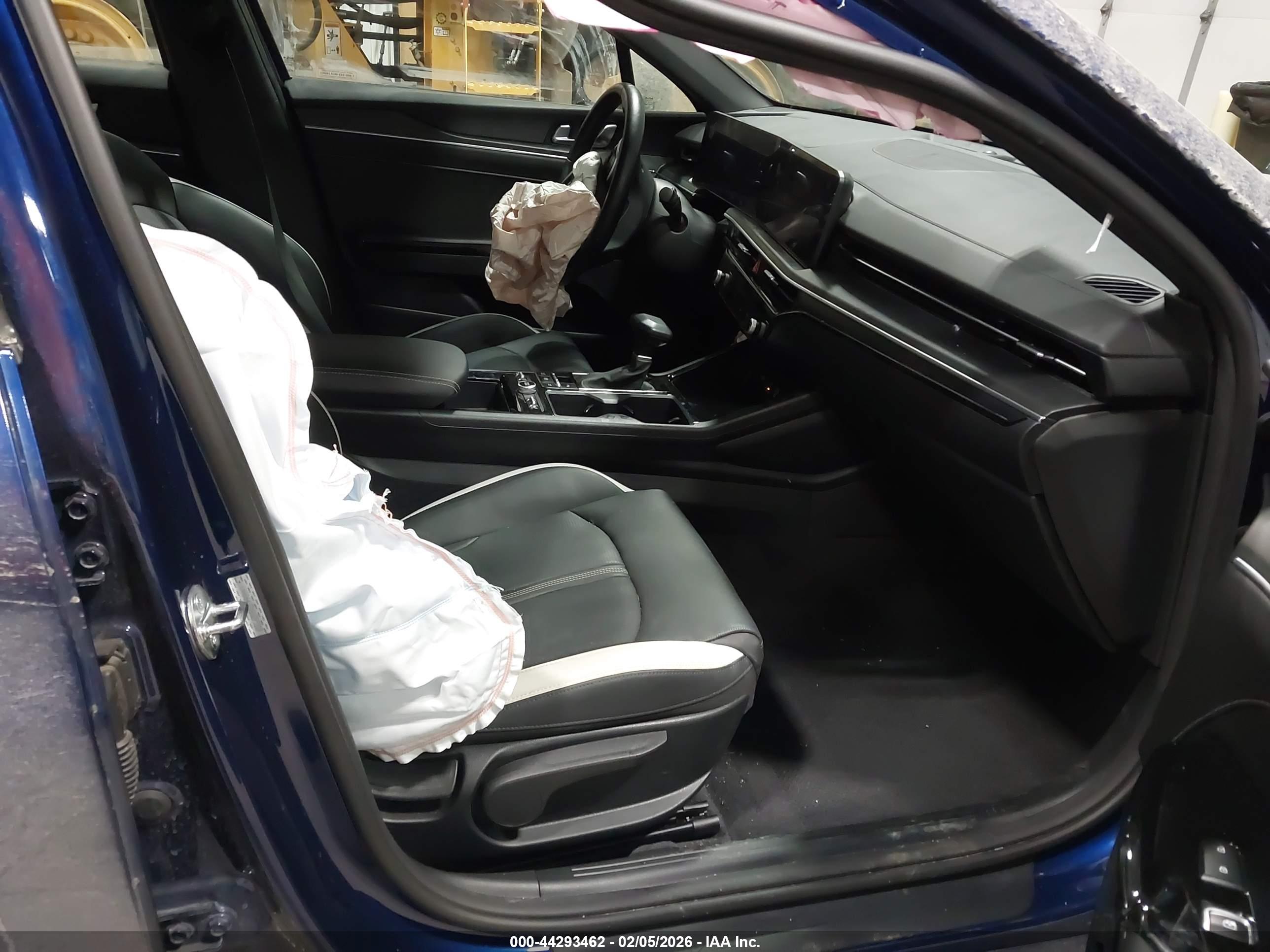 KIA K5 image 5