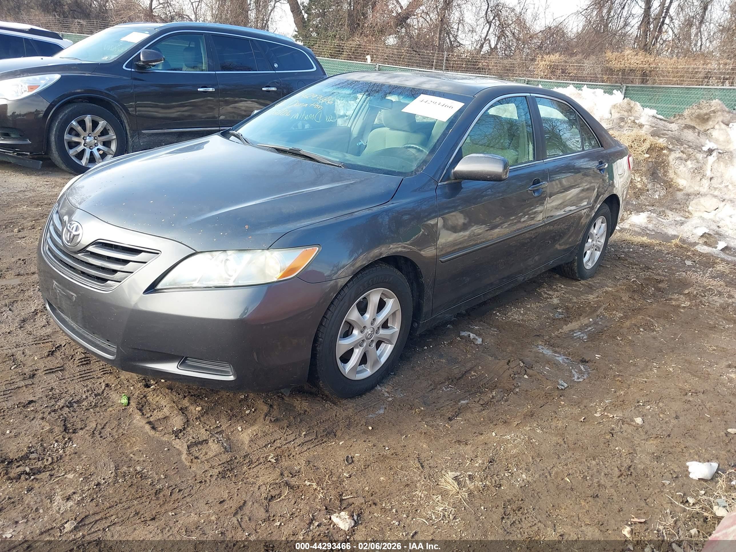 TOYOTA CAMRY image 2