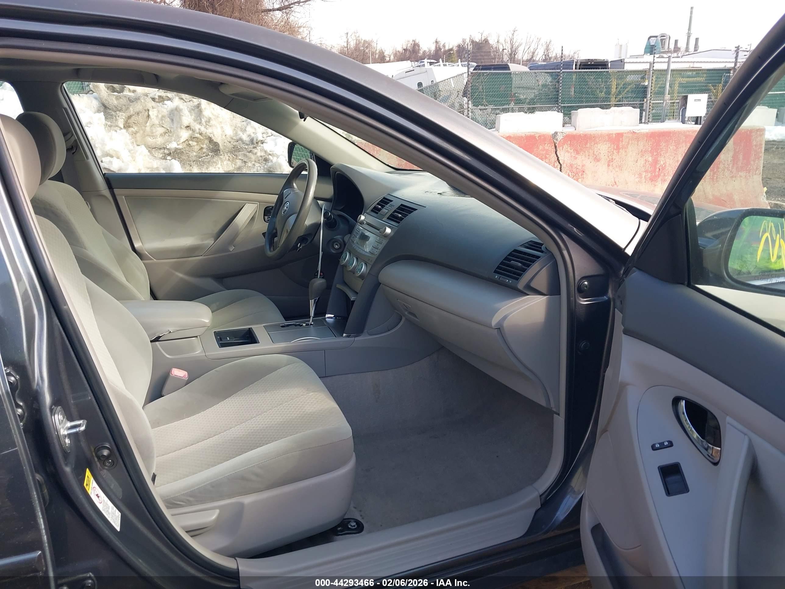 TOYOTA CAMRY image 5