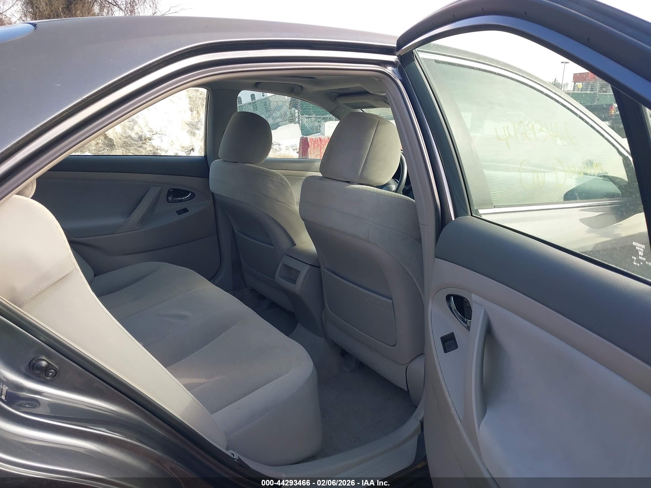 TOYOTA CAMRY image 8