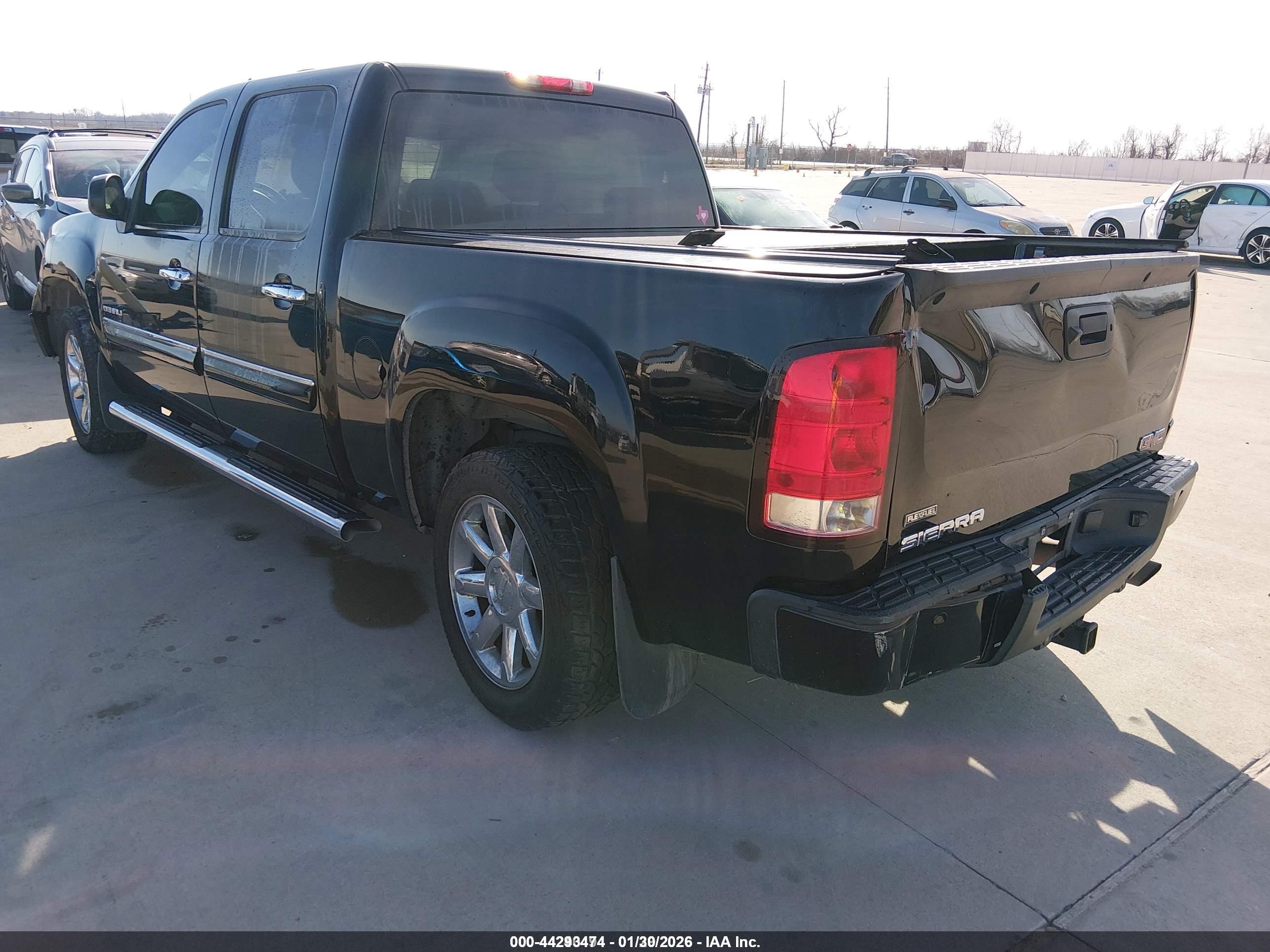 GMC SIERRA image 3