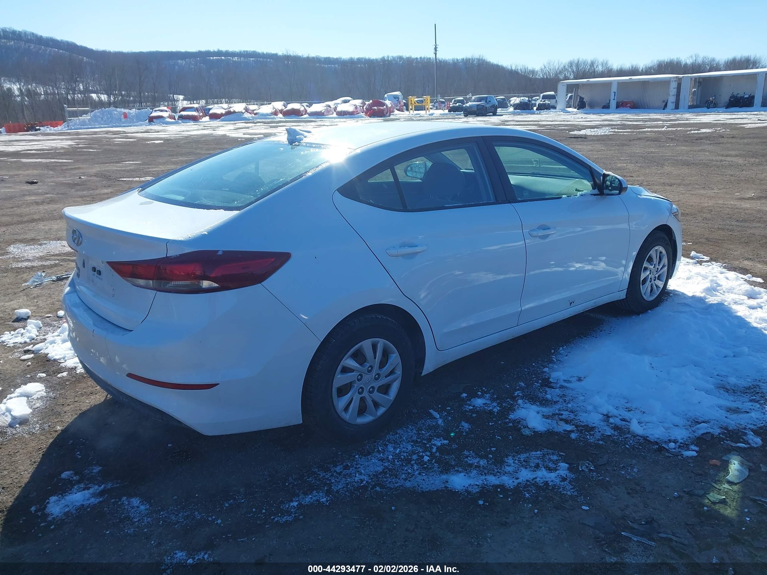 HYUNDAI ELANTRA image 4