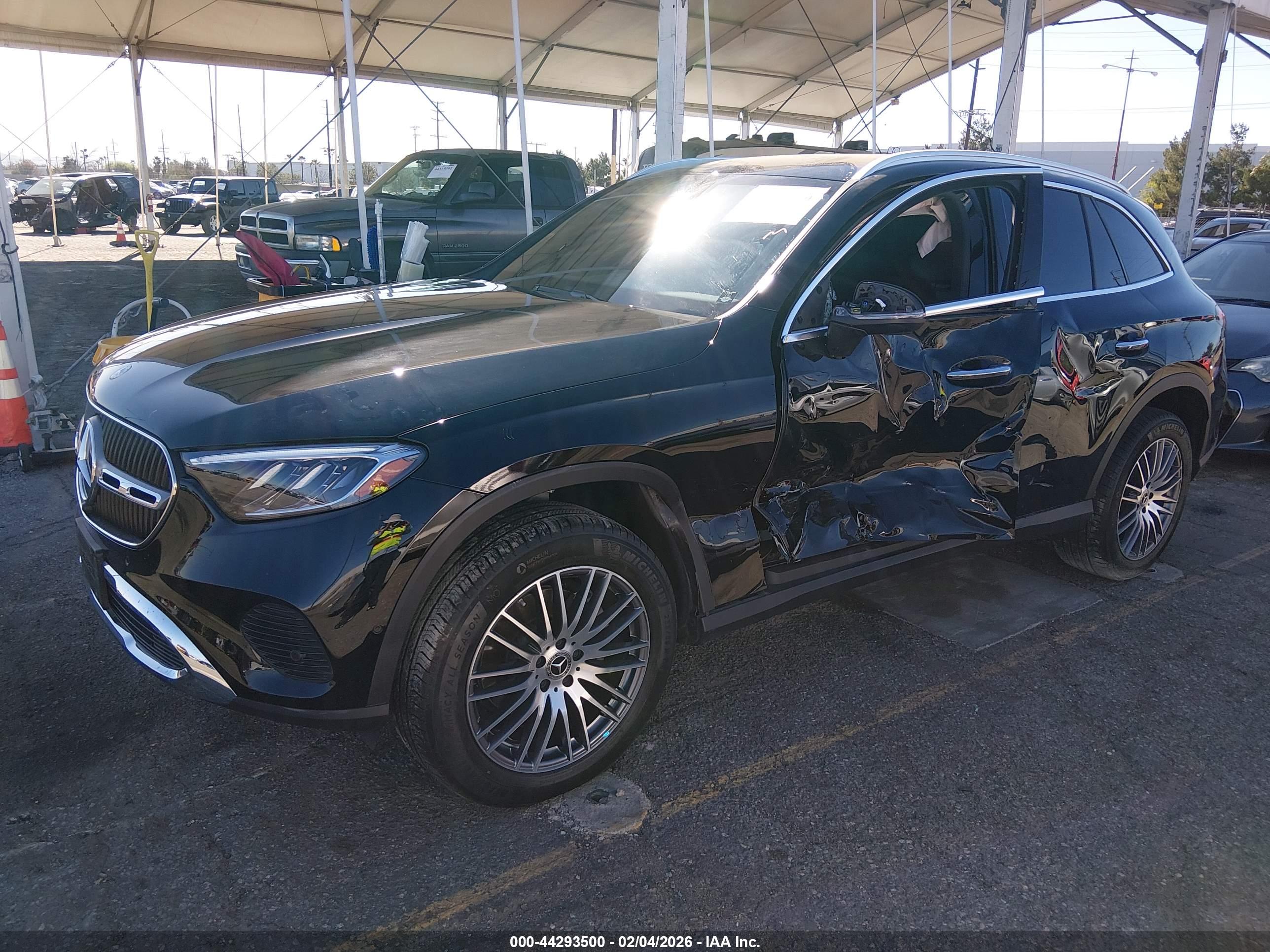 MERCEDES-BENZ GLC image 2